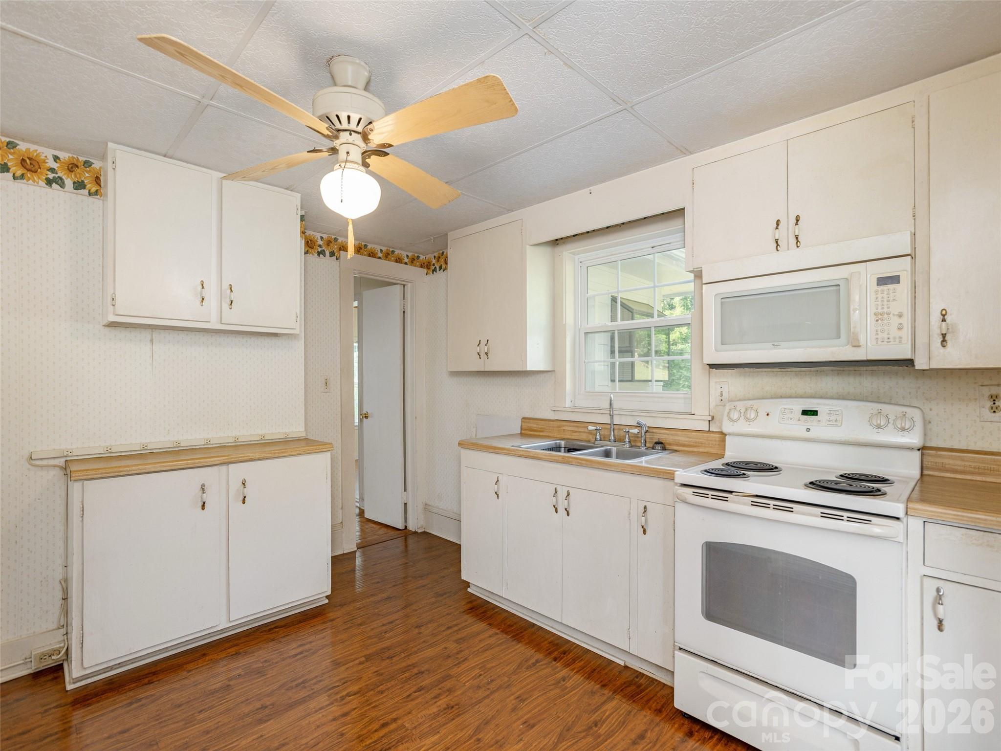 34 Lockhart Road — Tryon