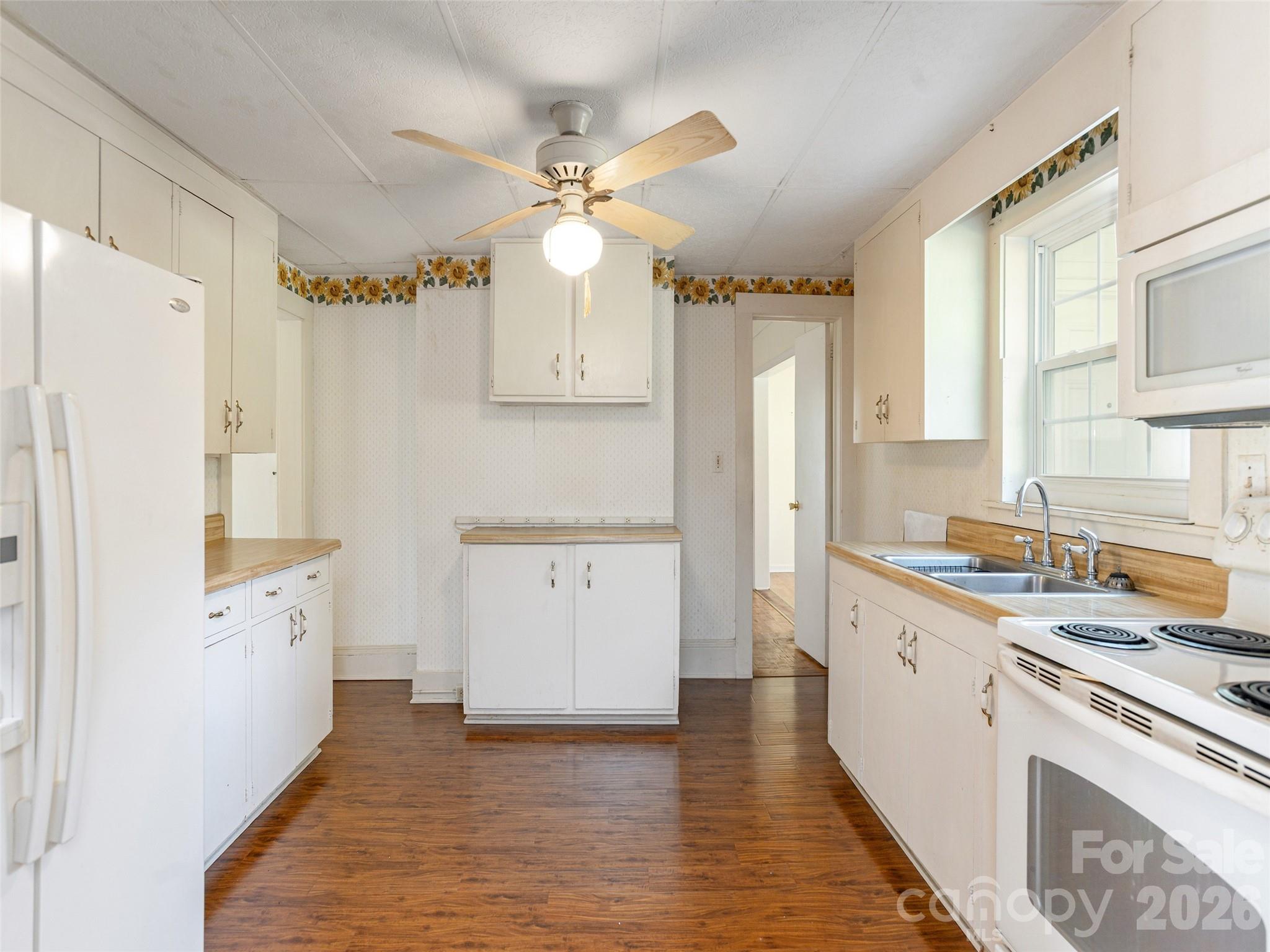 34 Lockhart Road — Tryon
