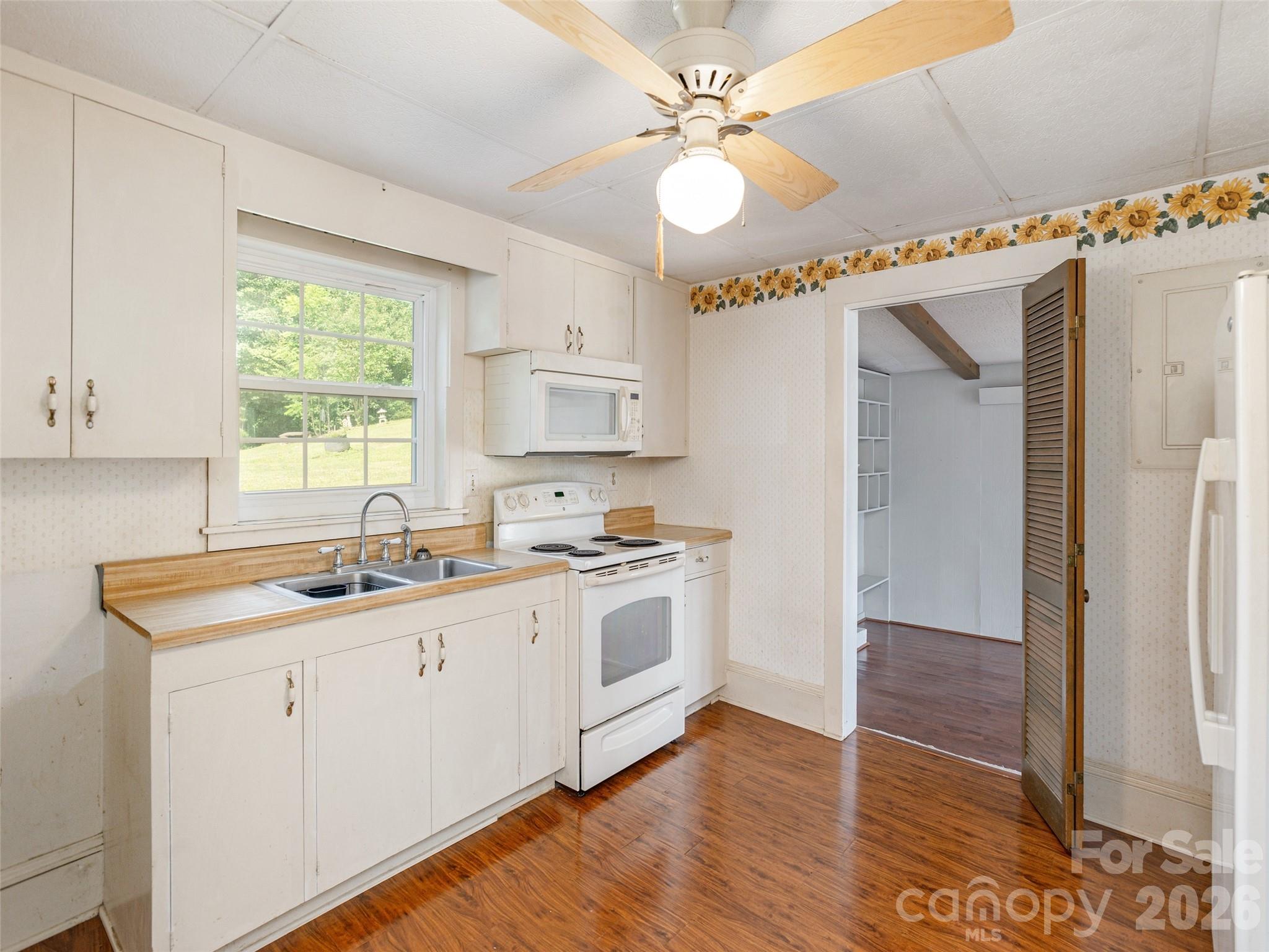 34 Lockhart Road — Tryon