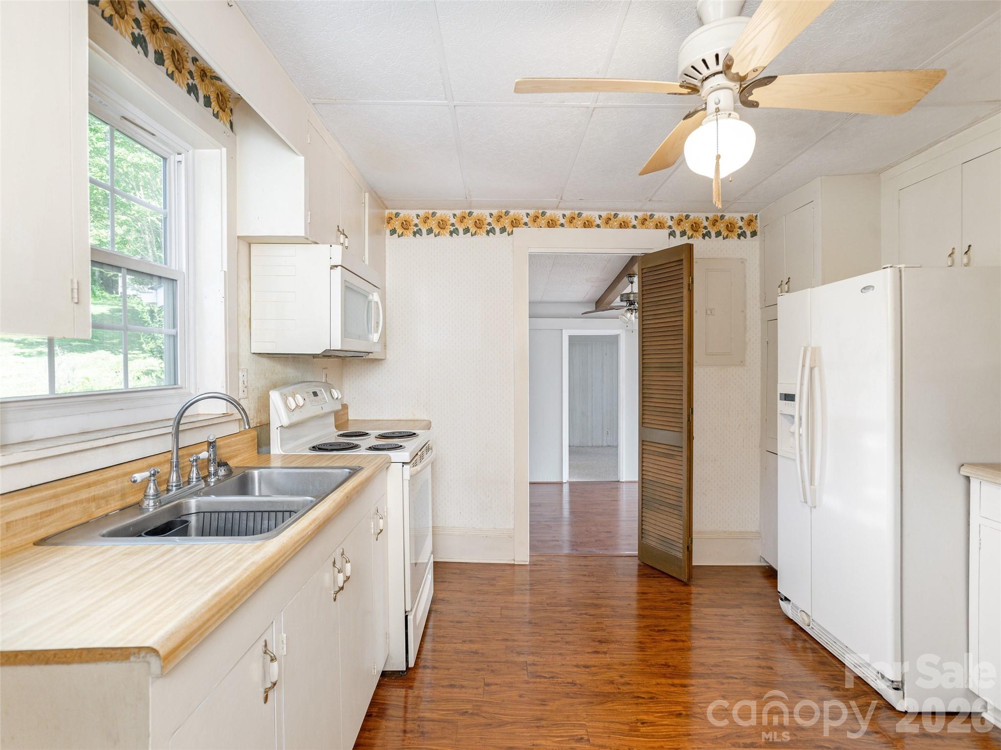 34 Lockhart Road — Tryon