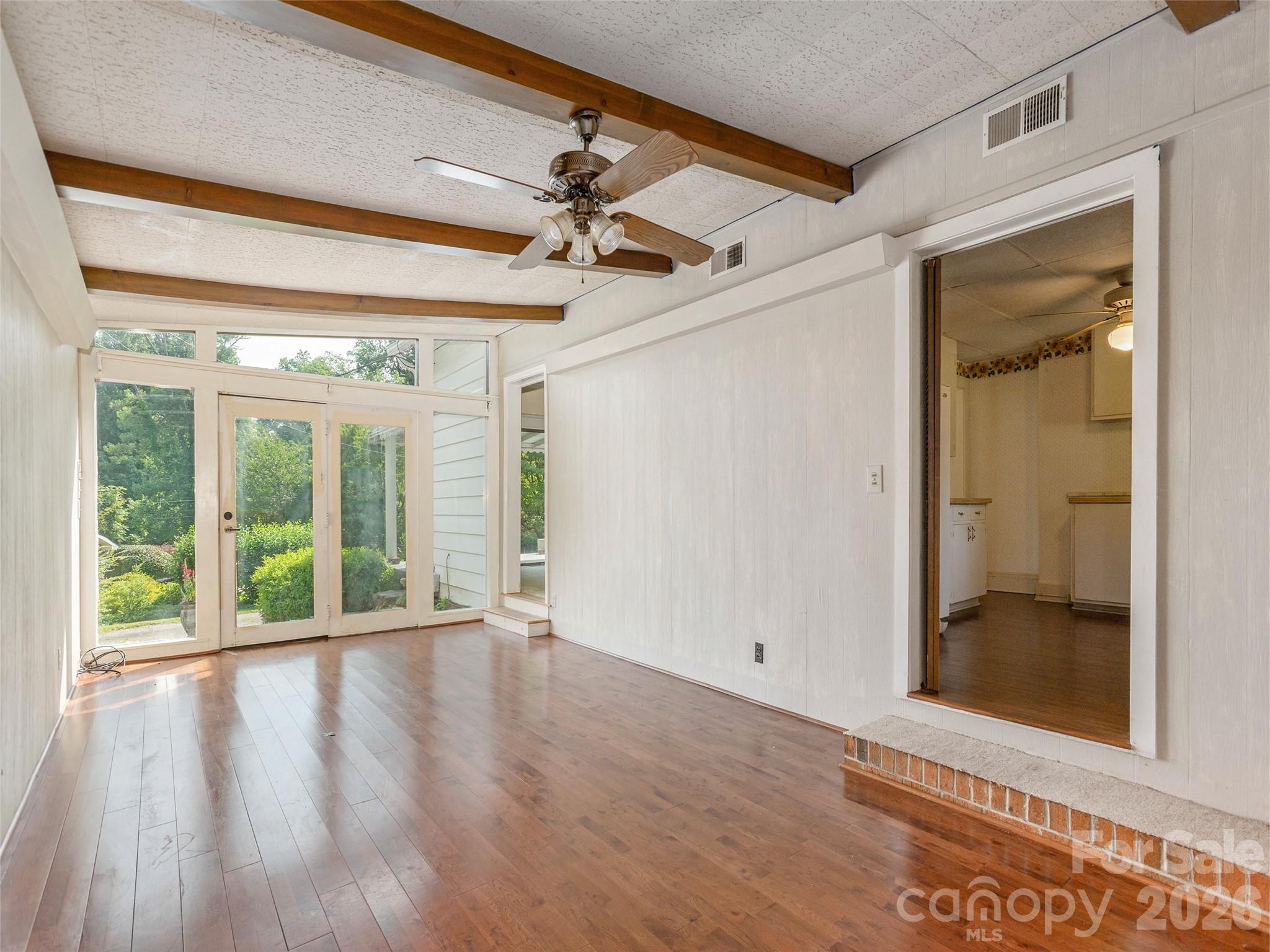 34 Lockhart Road — Tryon