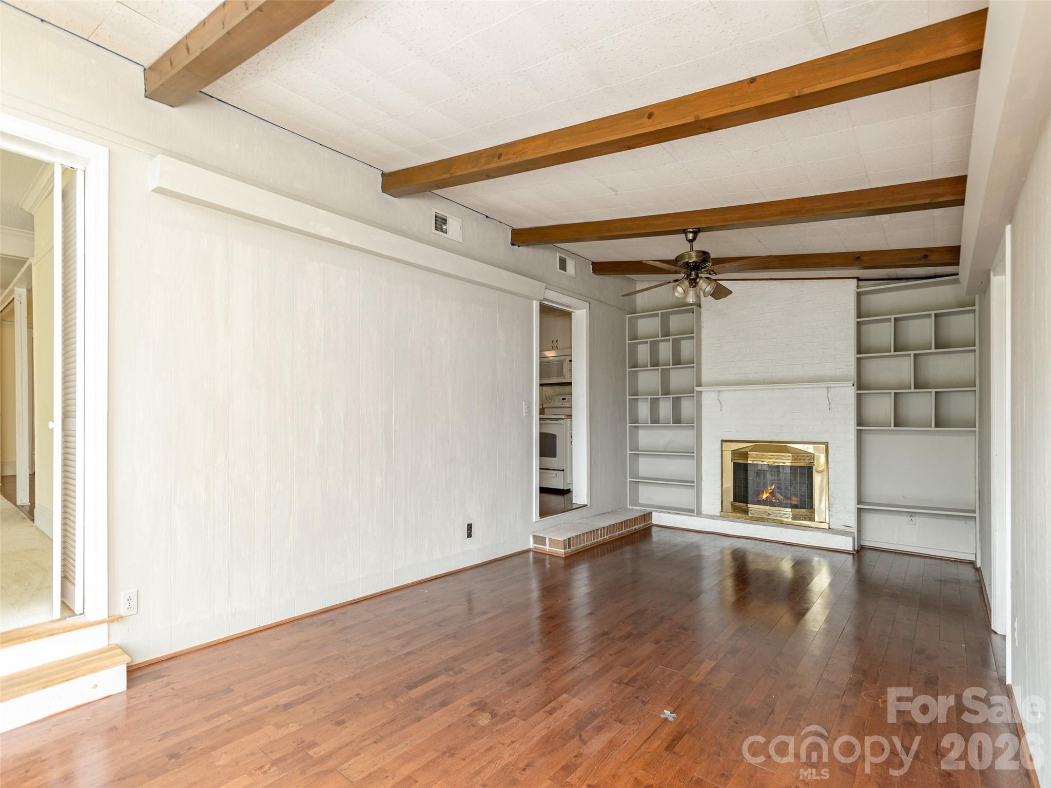 34 Lockhart Road — Tryon