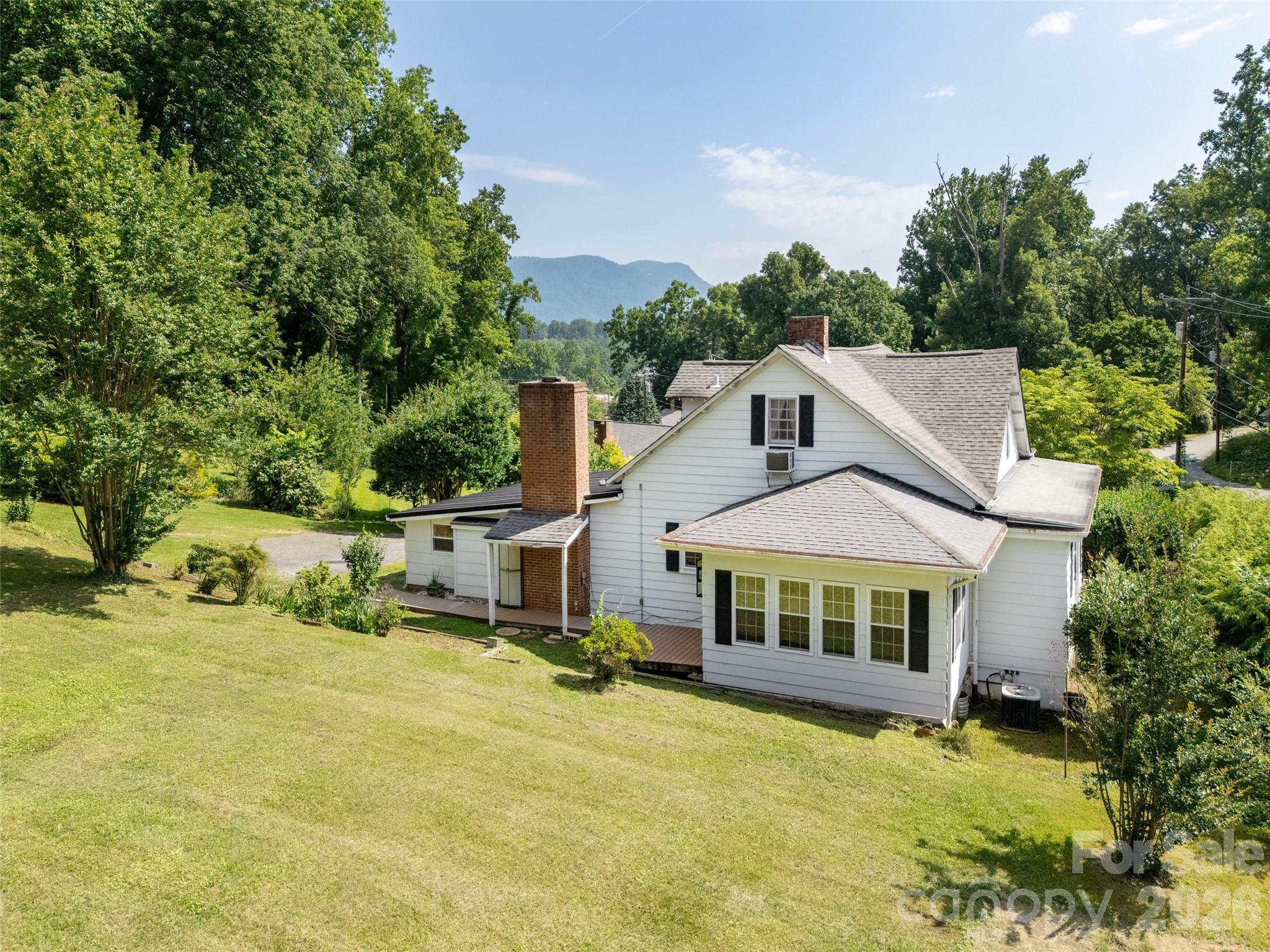 34 Lockhart Road — Tryon
