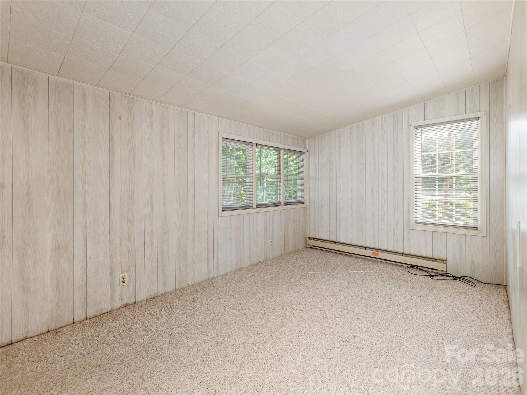 34 Lockhart Road — Tryon