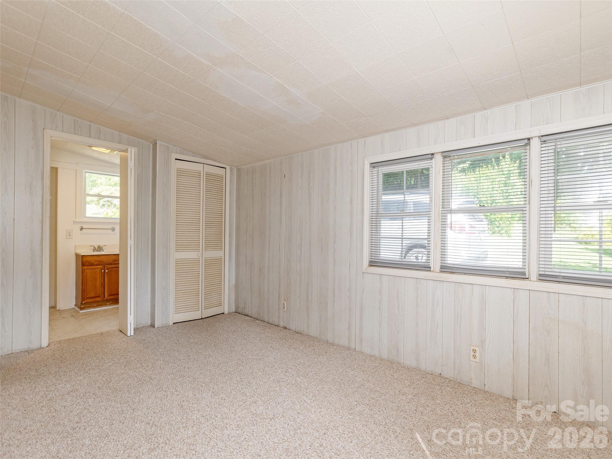 34 Lockhart Road — Tryon