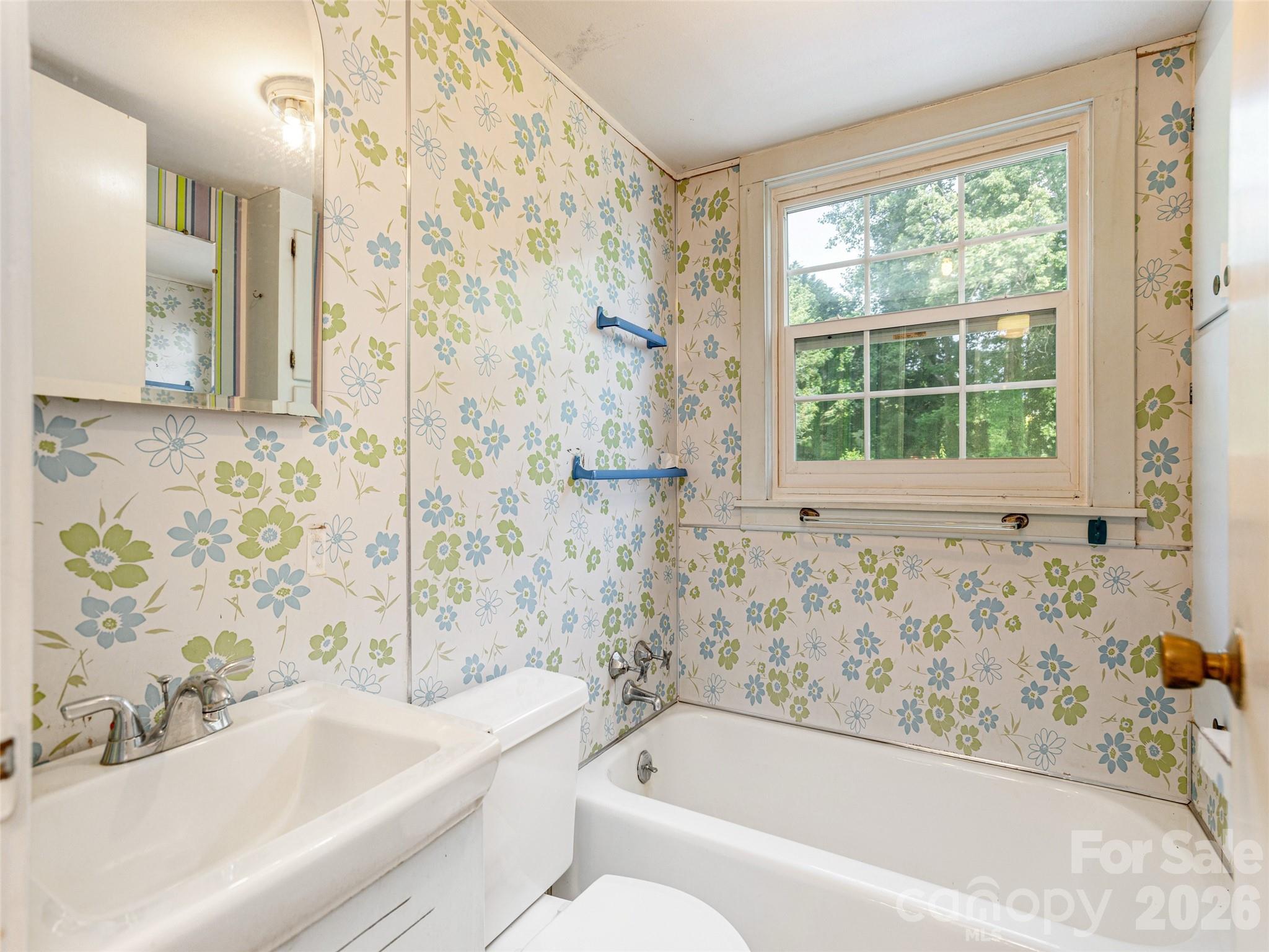 34 Lockhart Road — Tryon