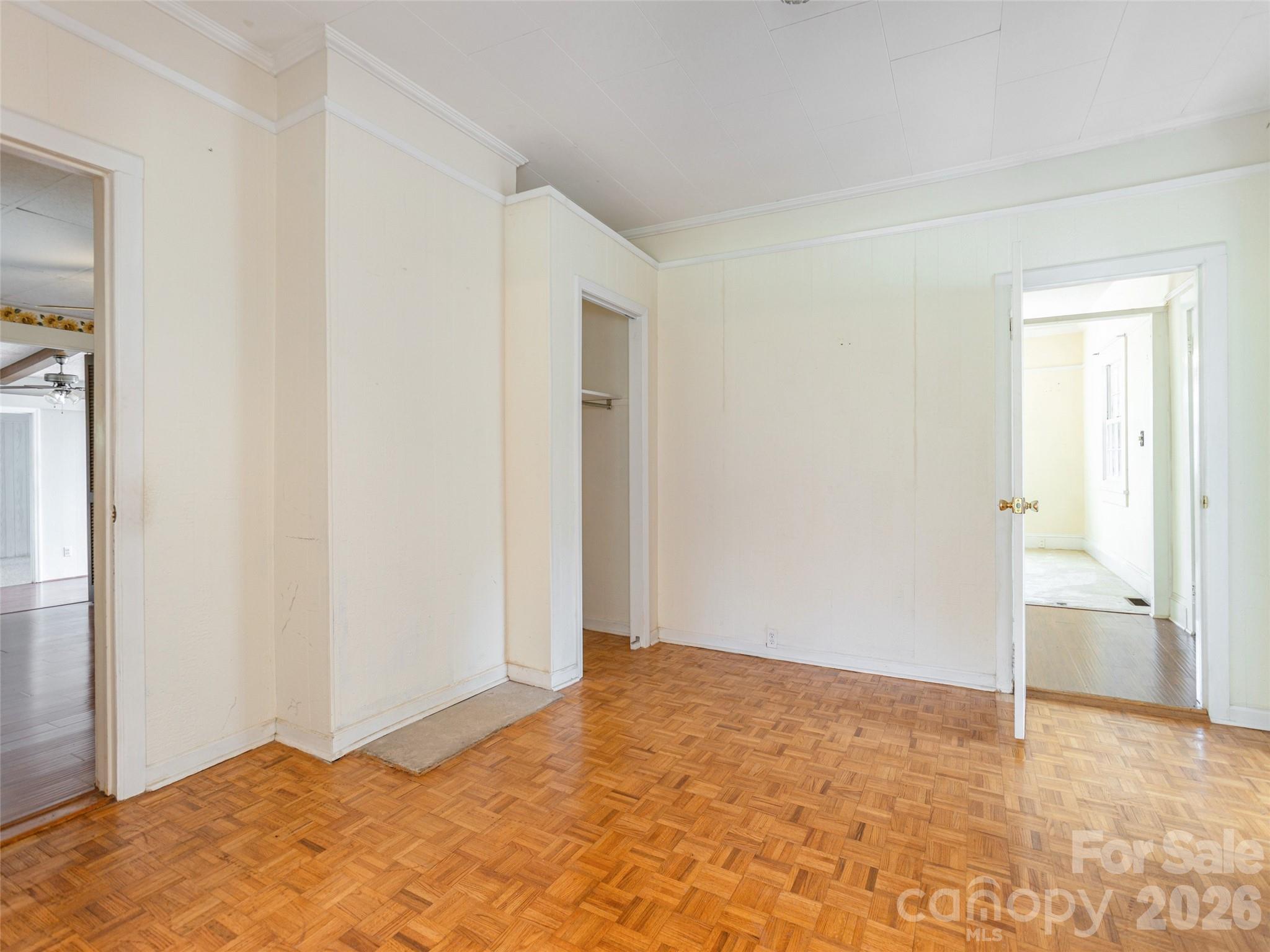 34 Lockhart Road — Tryon