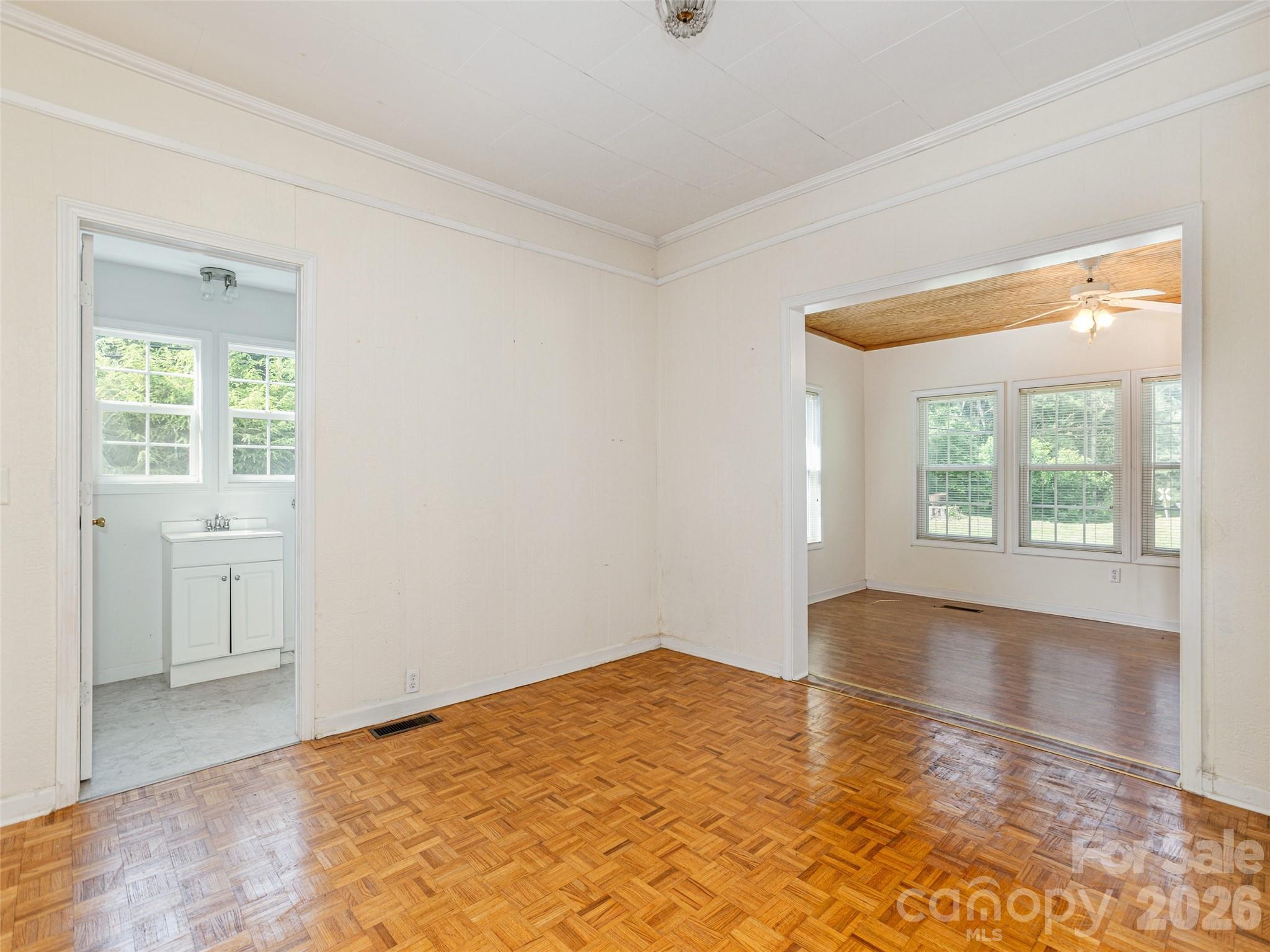 34 Lockhart Road — Tryon