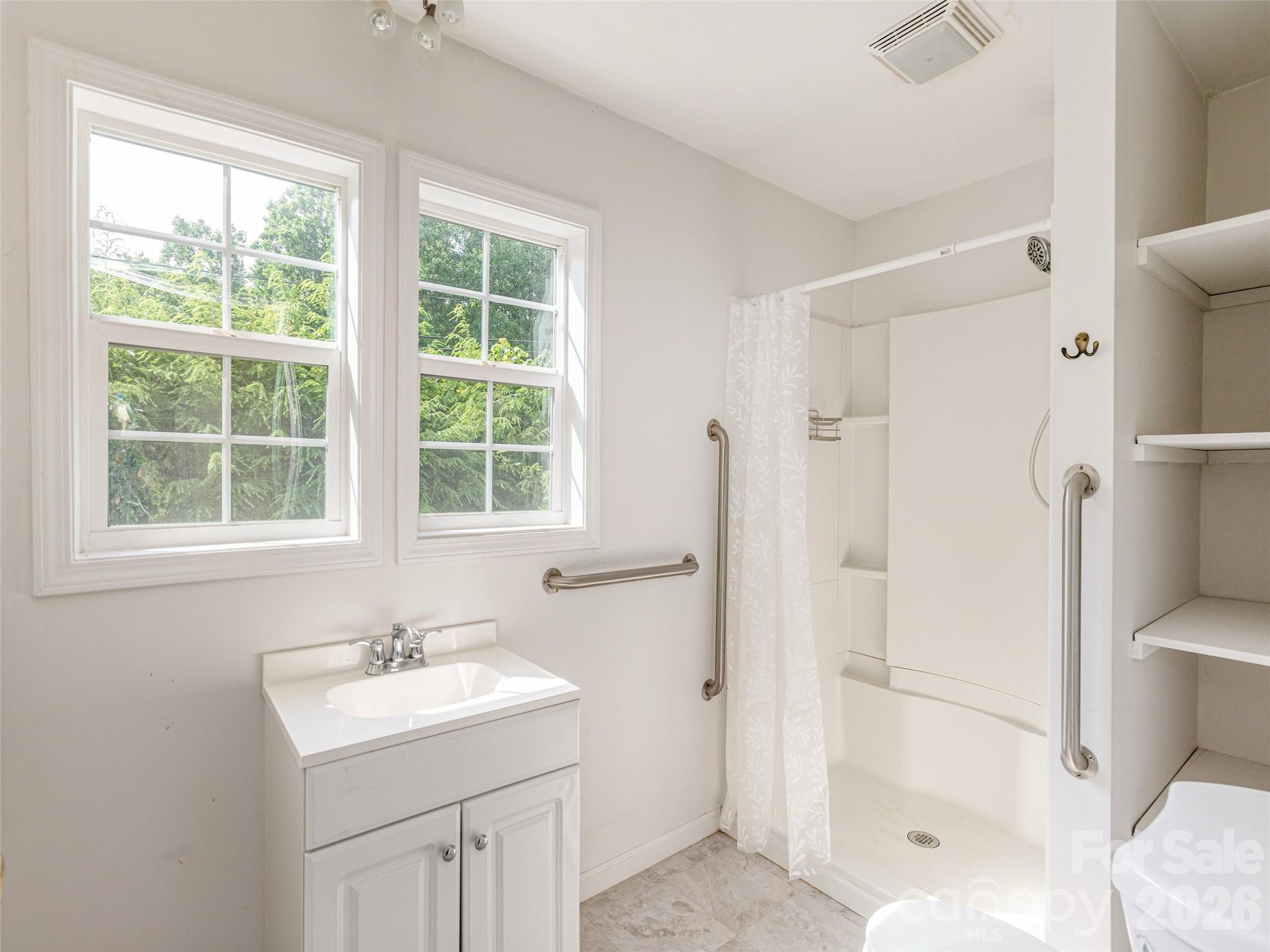 34 Lockhart Road — Tryon