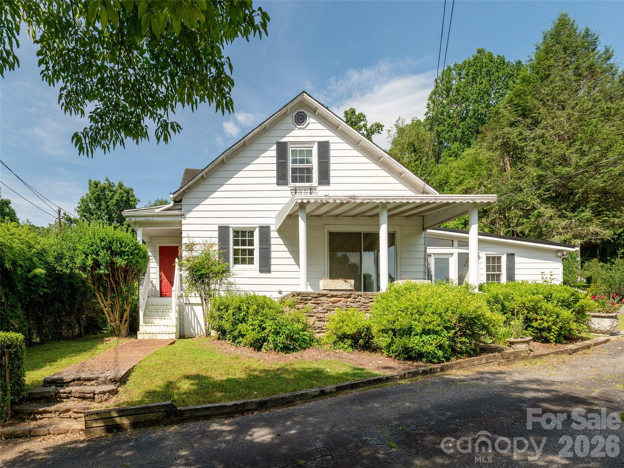 34 Lockhart Road — Tryon