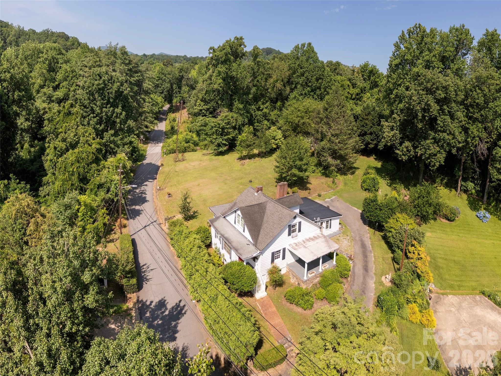 34 Lockhart Road — Tryon