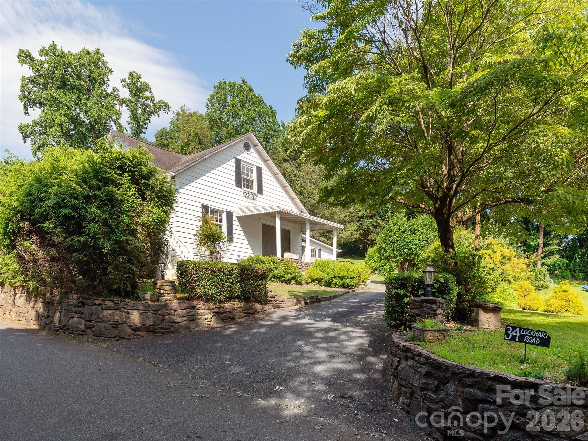 34 Lockhart Road — Tryon