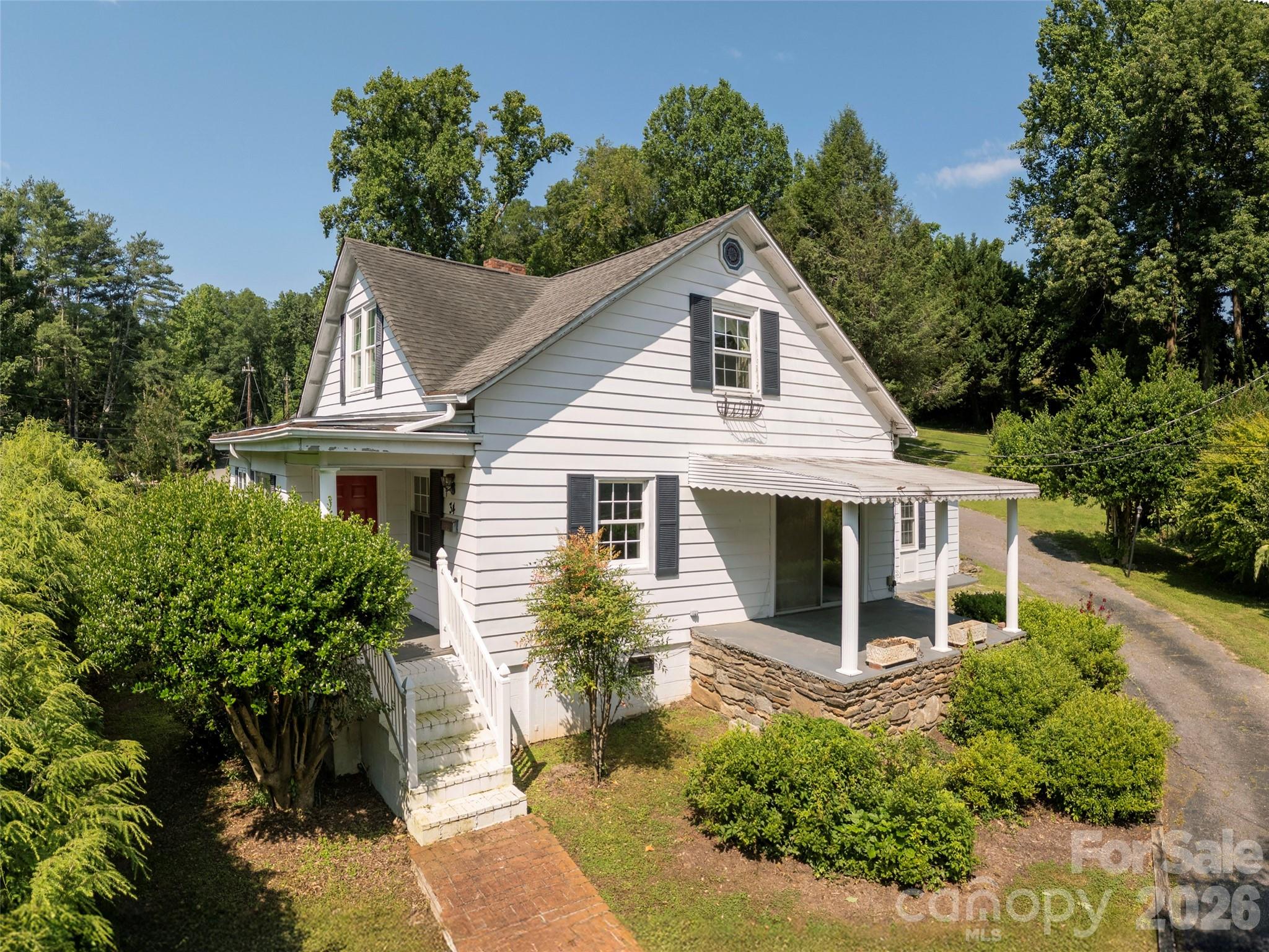 34 Lockhart Road — Tryon