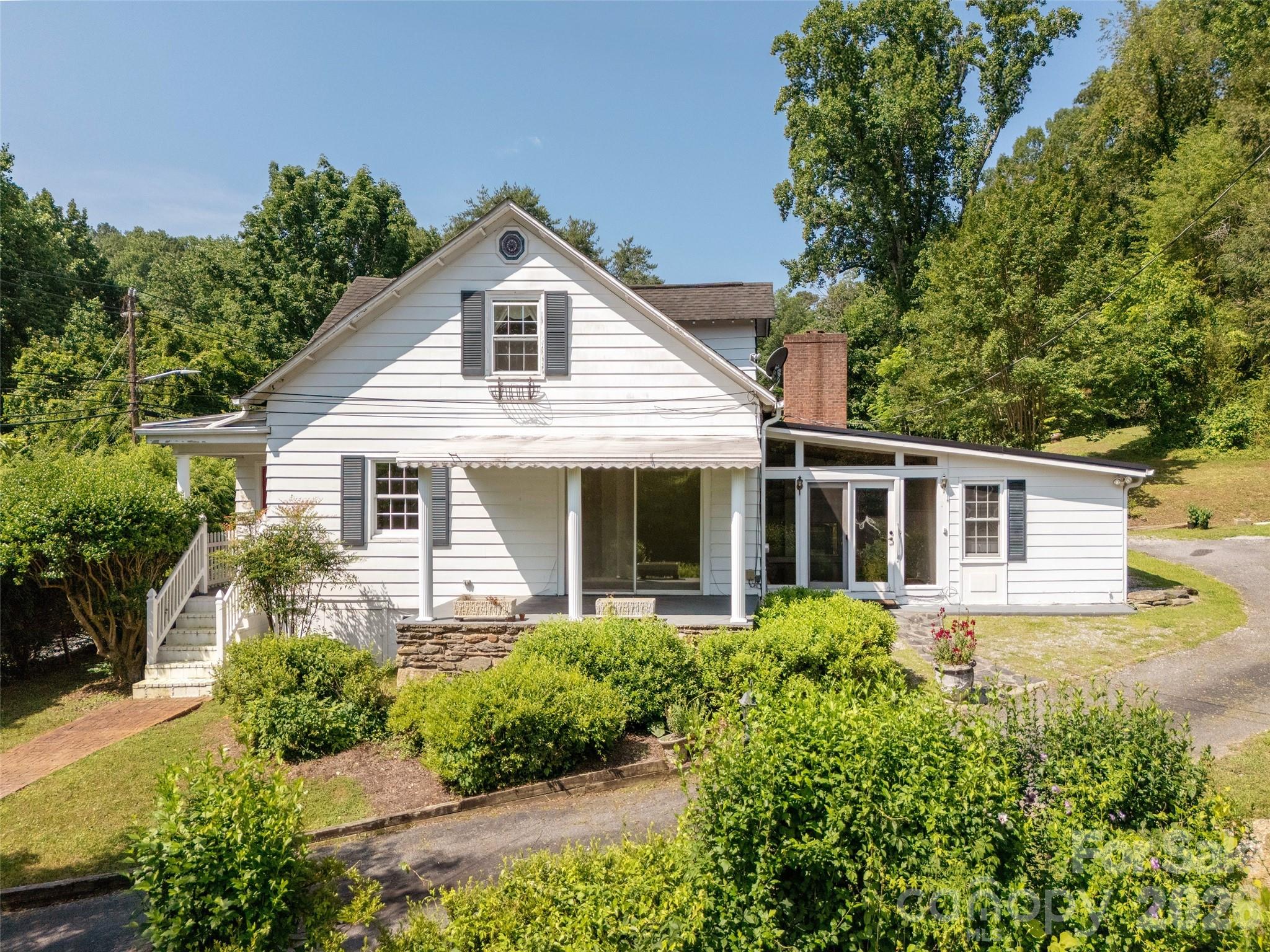 34 Lockhart Road — Tryon