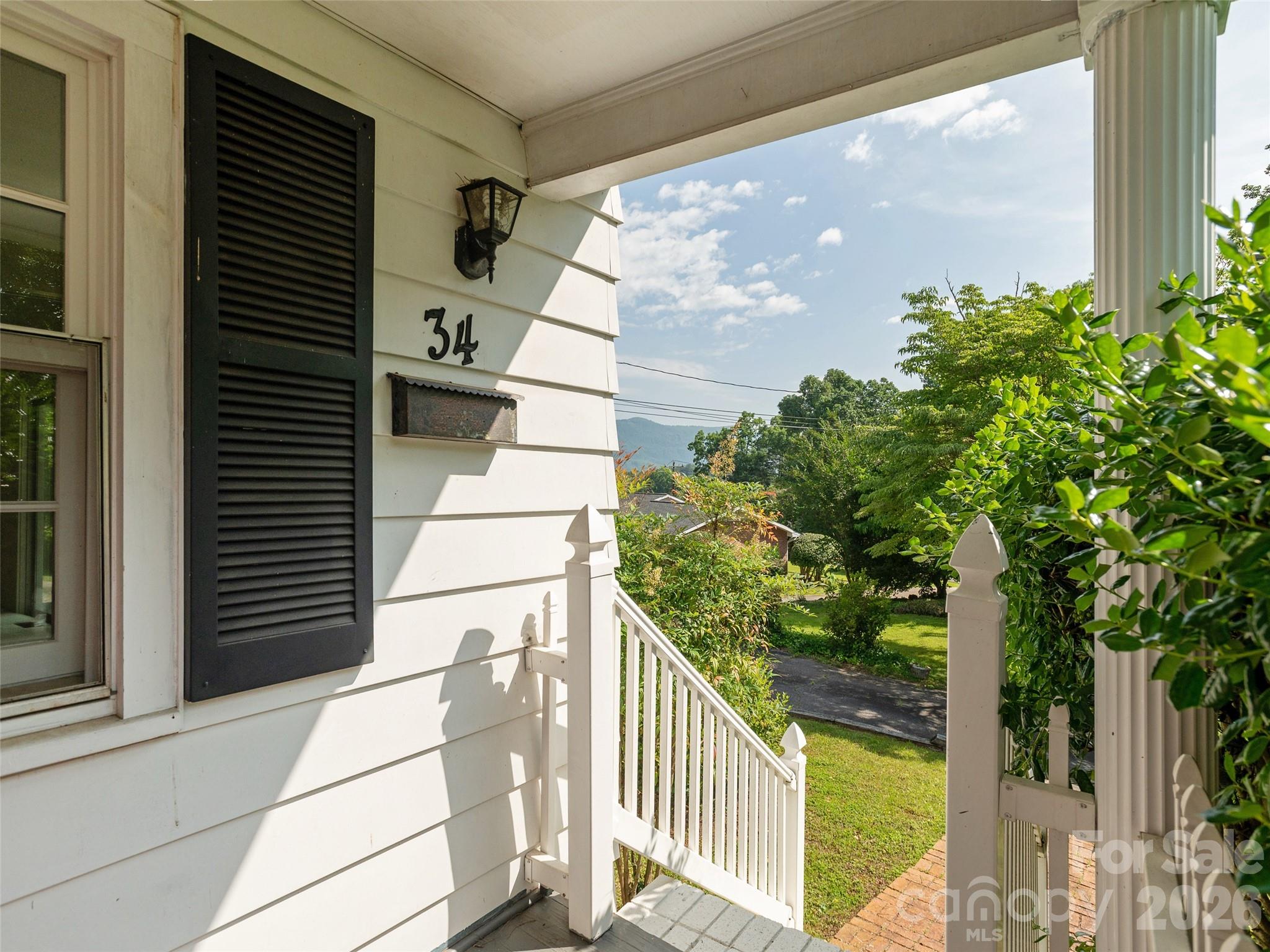 34 Lockhart Road — Tryon