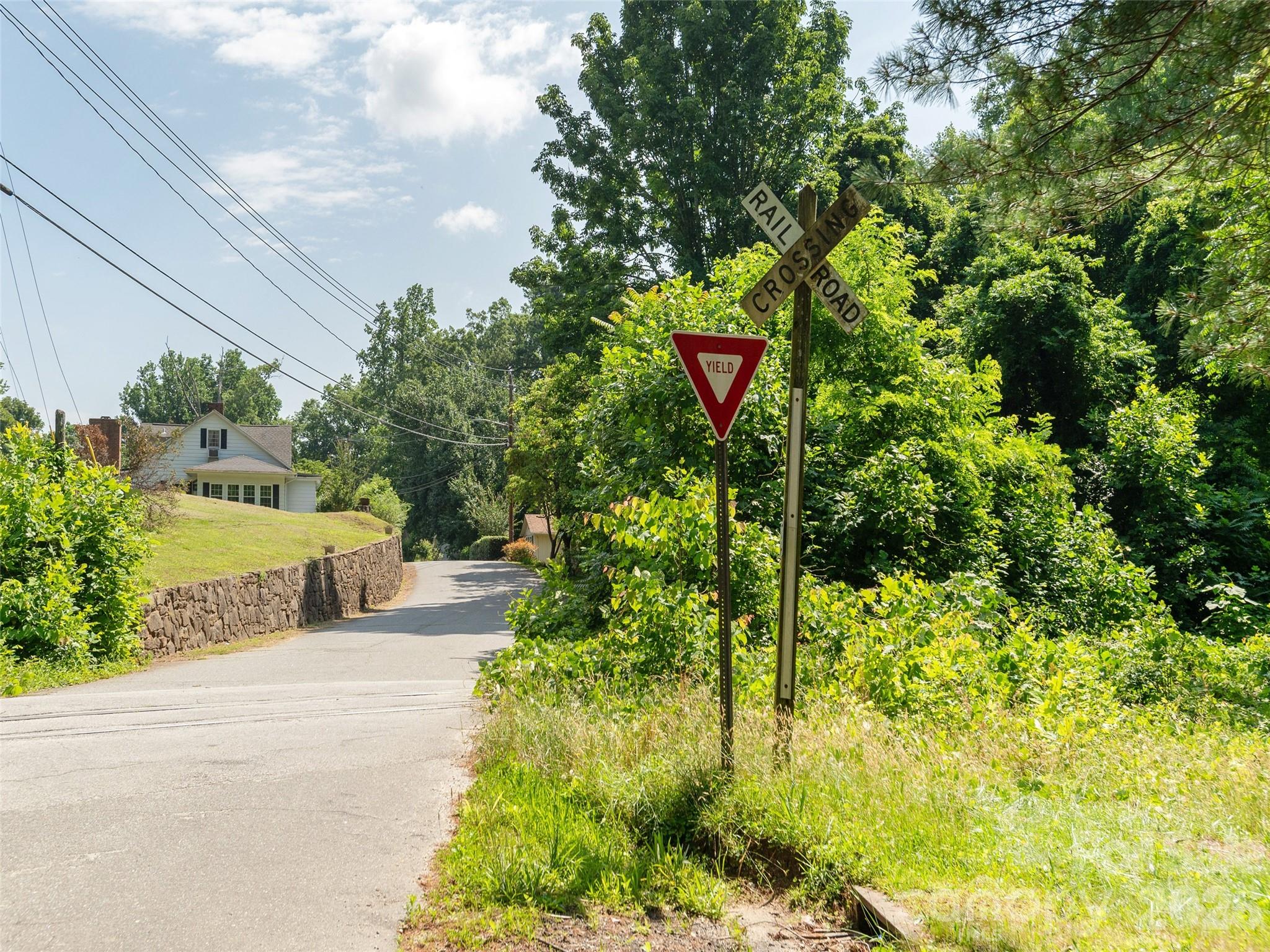 34 Lockhart Road — Tryon