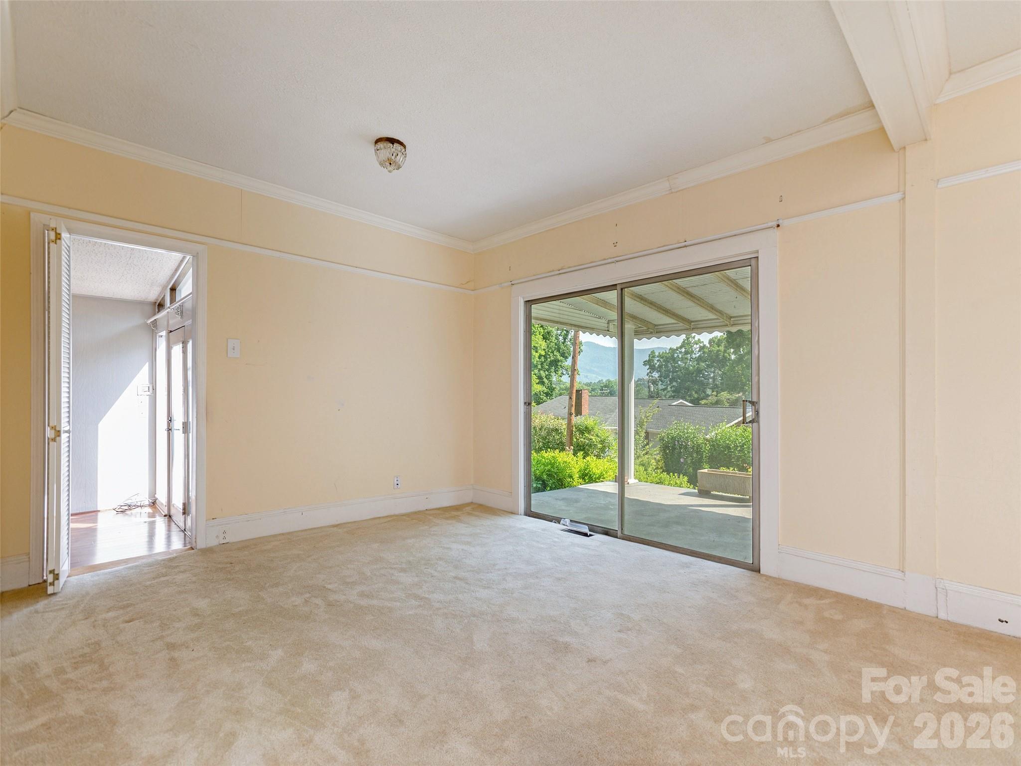34 Lockhart Road — Tryon