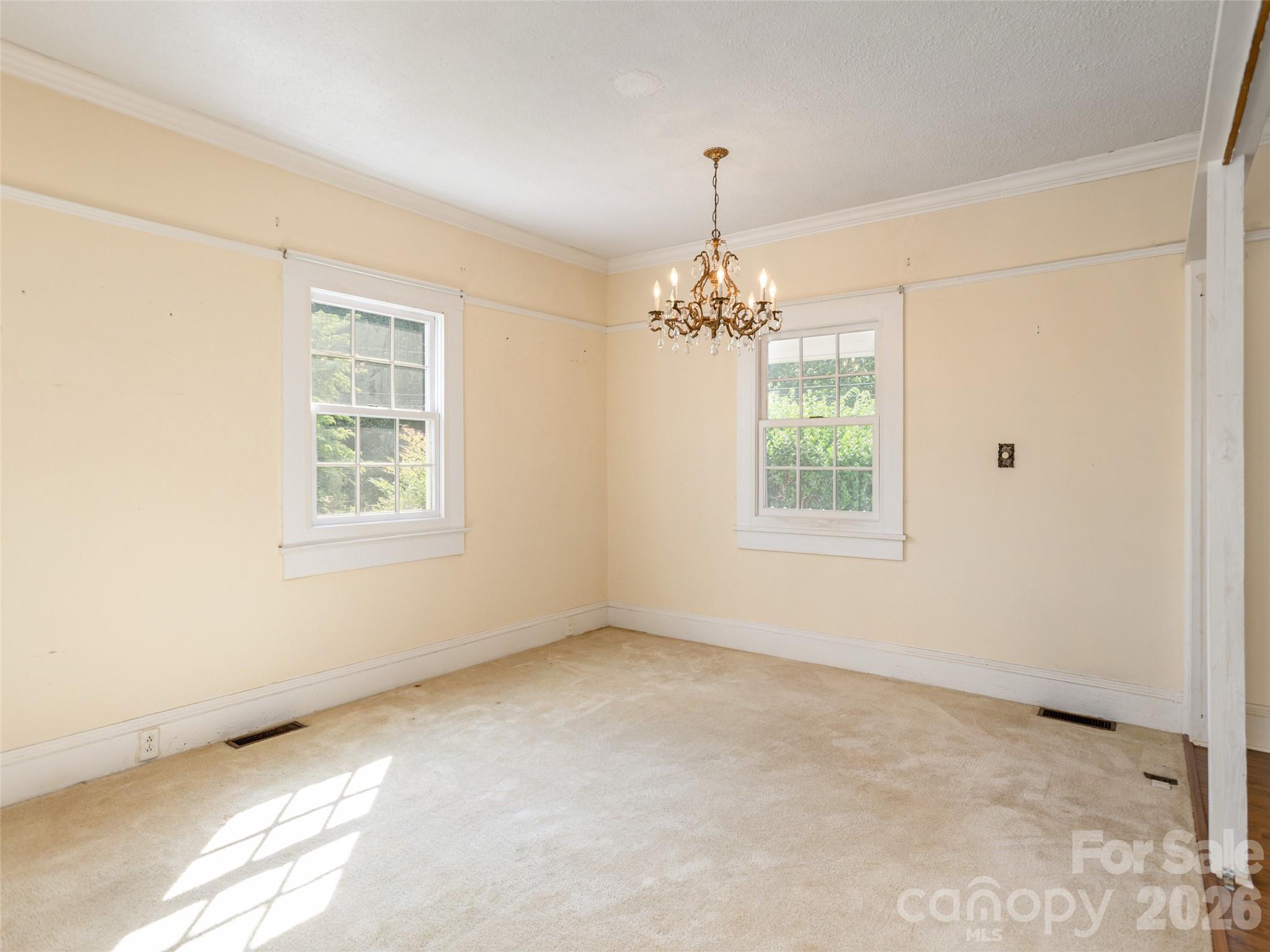 34 Lockhart Road — Tryon