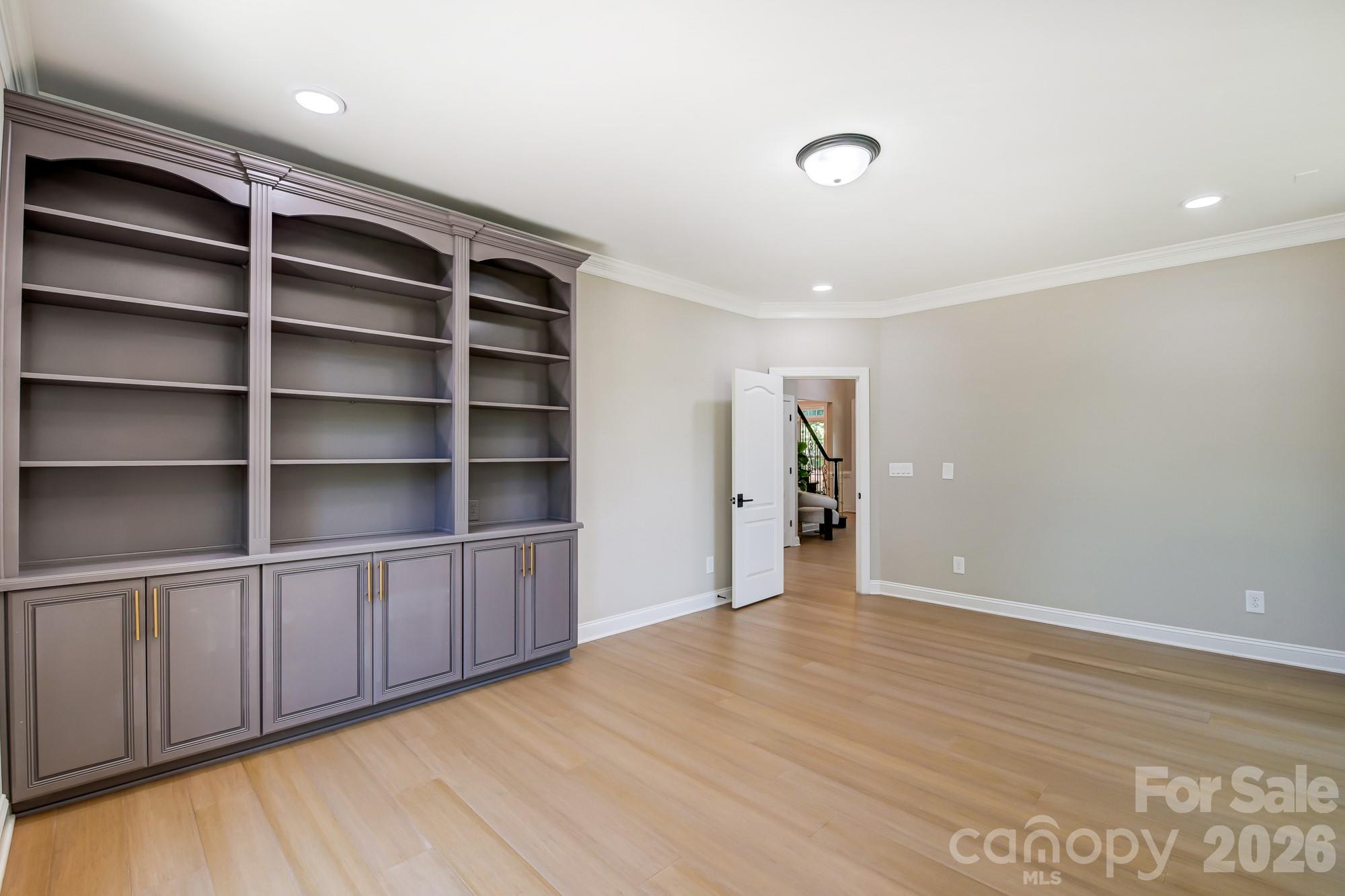 8707 Fairview Road — Charlotte