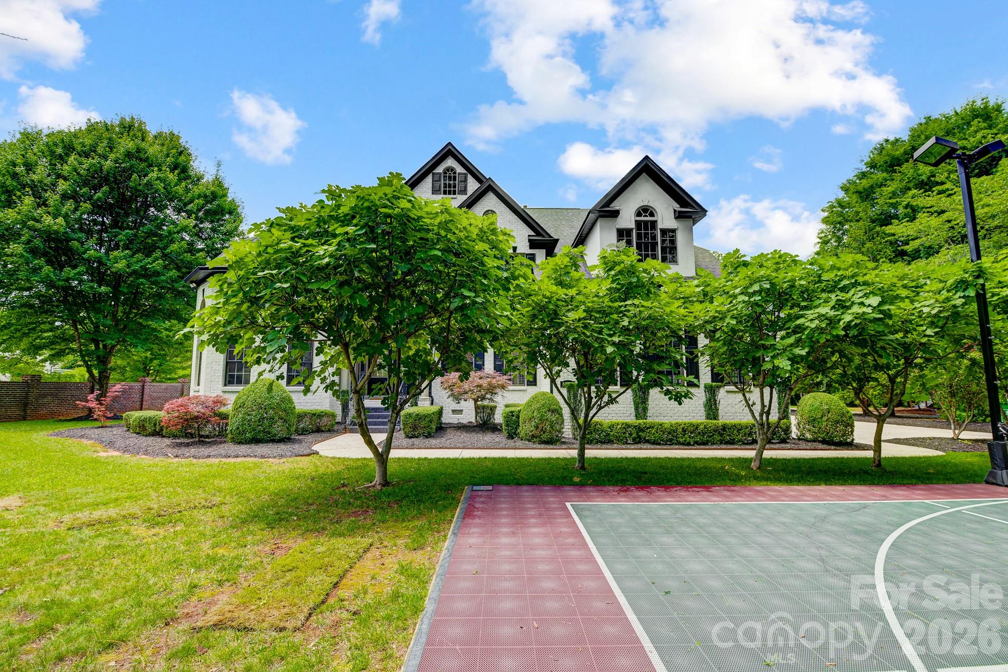8707 Fairview Road — Charlotte