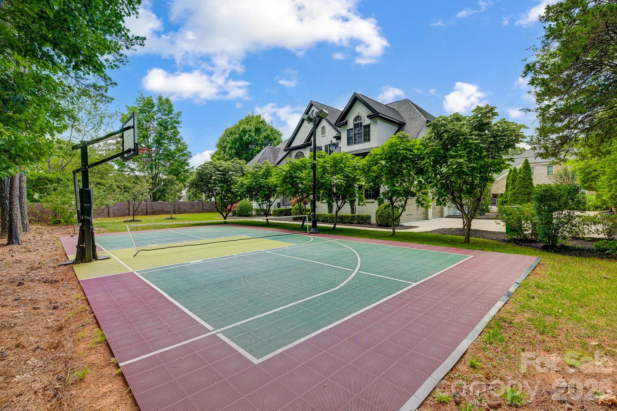 8707 Fairview Road — Charlotte