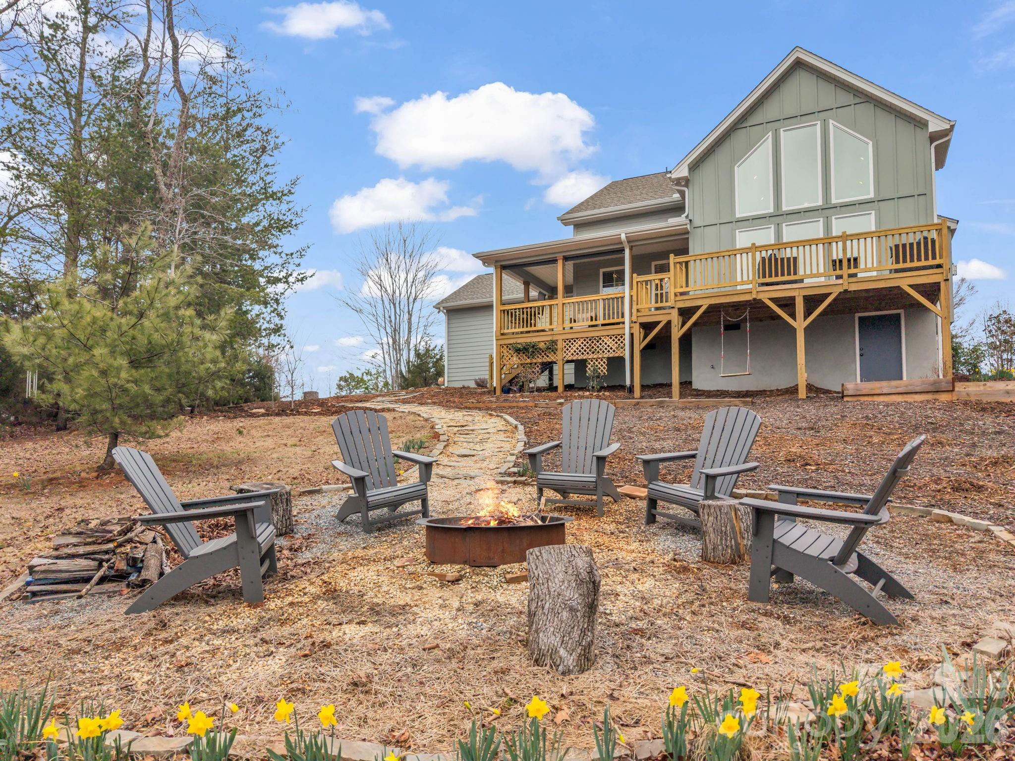 631 Mountain Parkway — Mill Spring