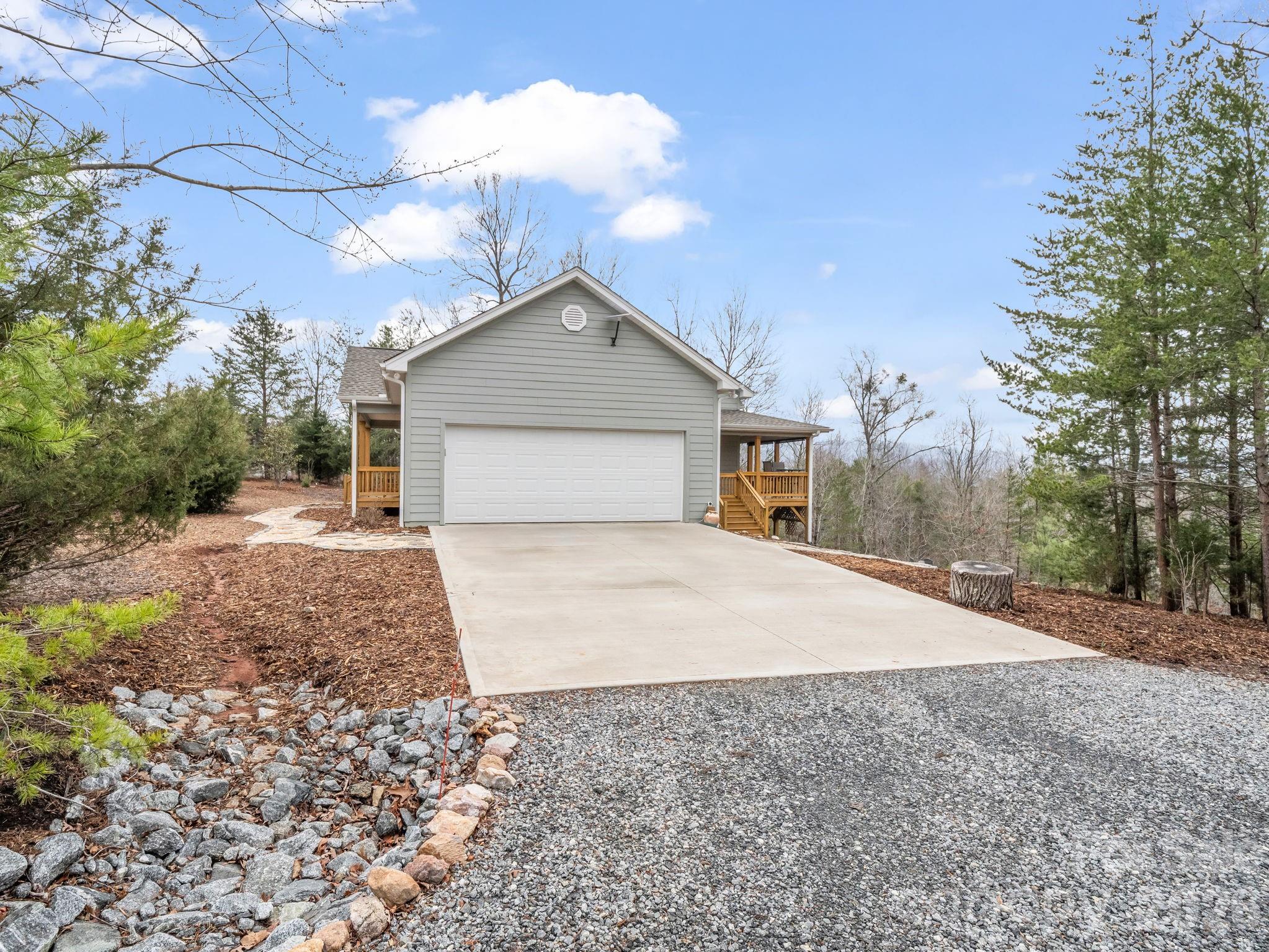 631 Mountain Parkway — Mill Spring