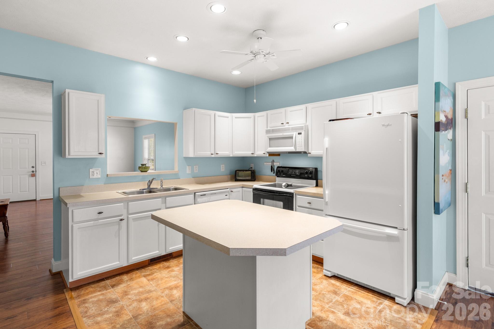 403 Sassafras Drive — Hendersonville