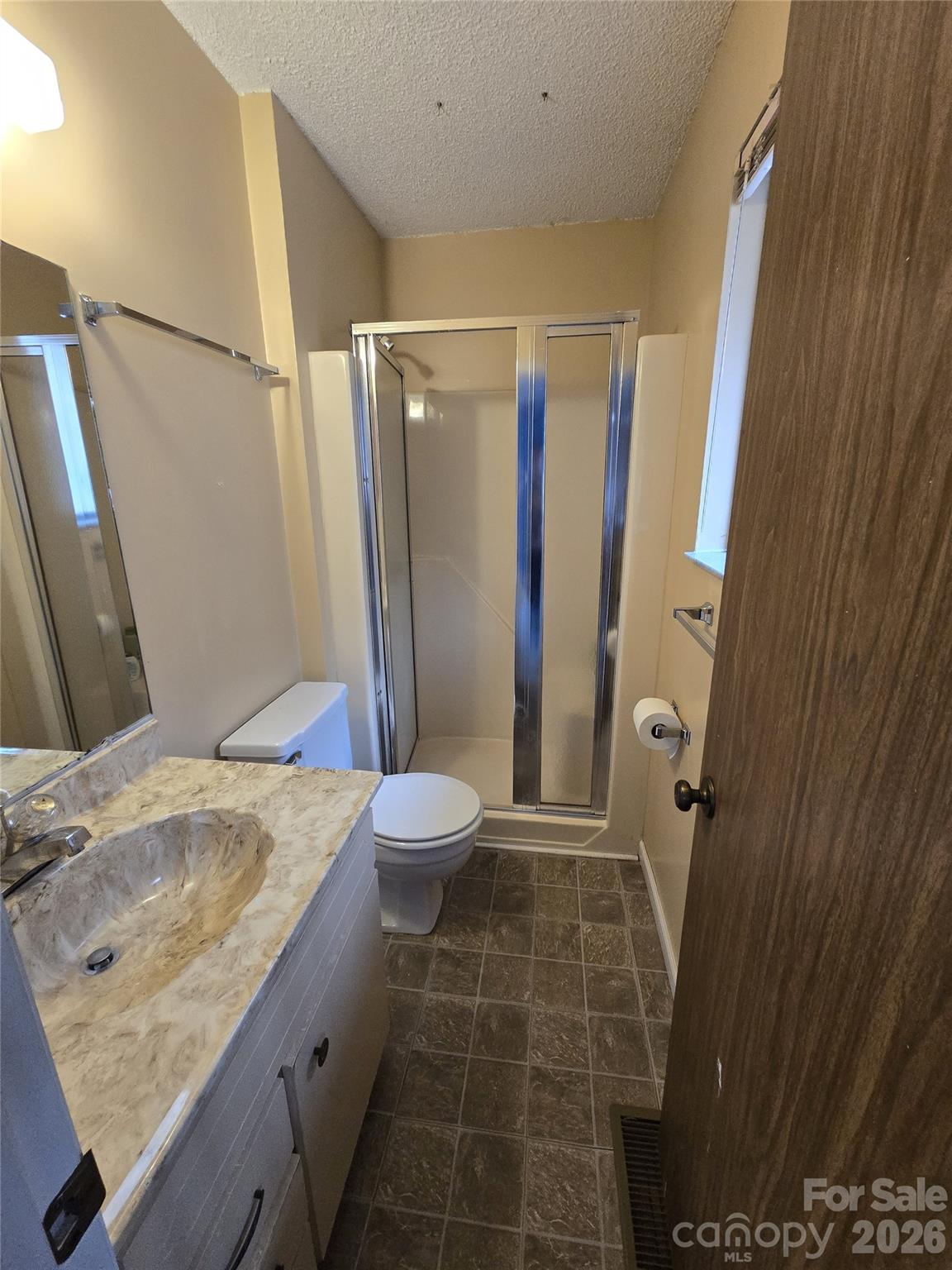 8 Shadywood Circle — Asheville