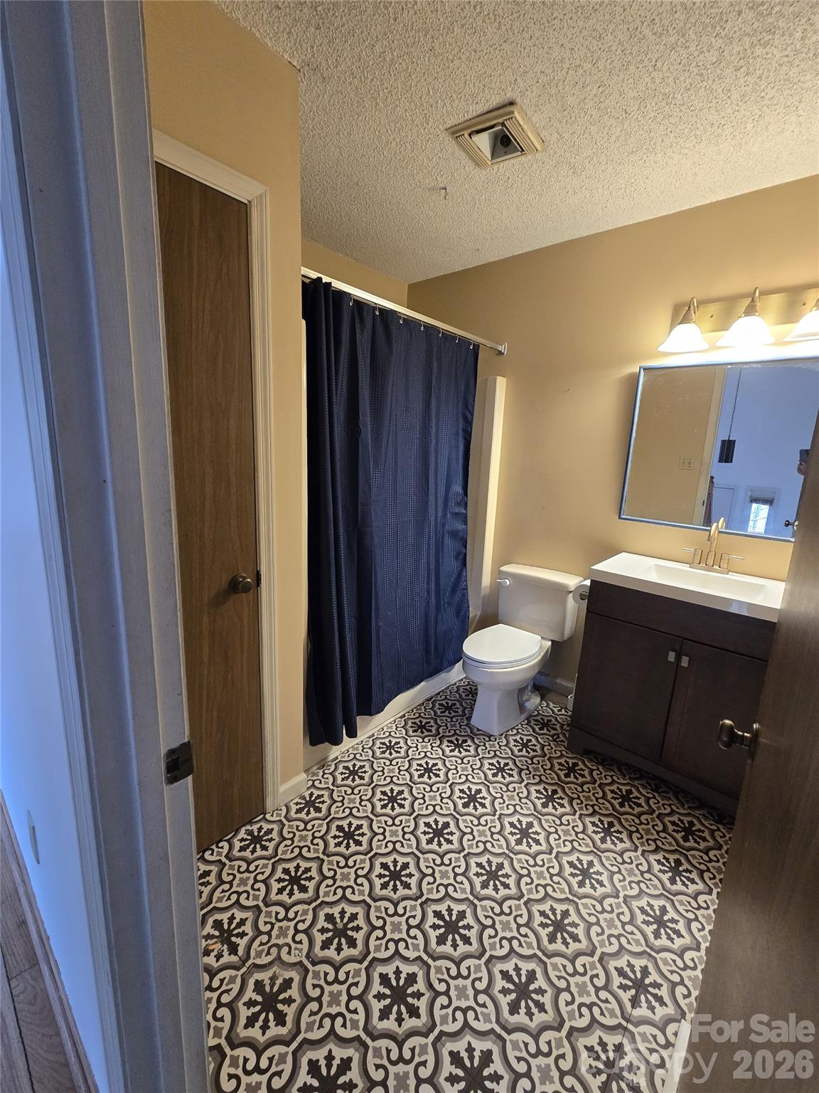 8 Shadywood Circle — Asheville