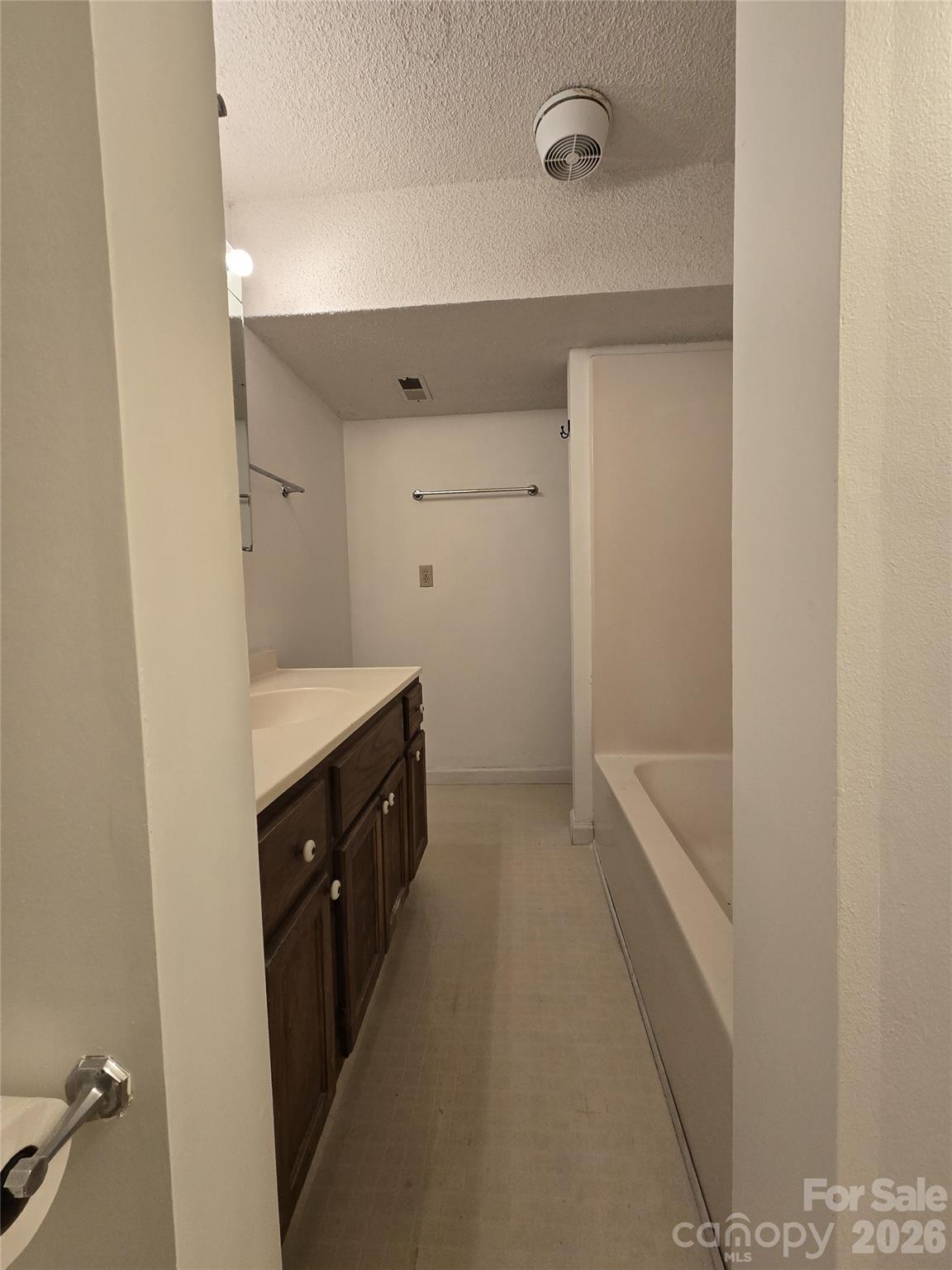 8 Shadywood Circle — Asheville