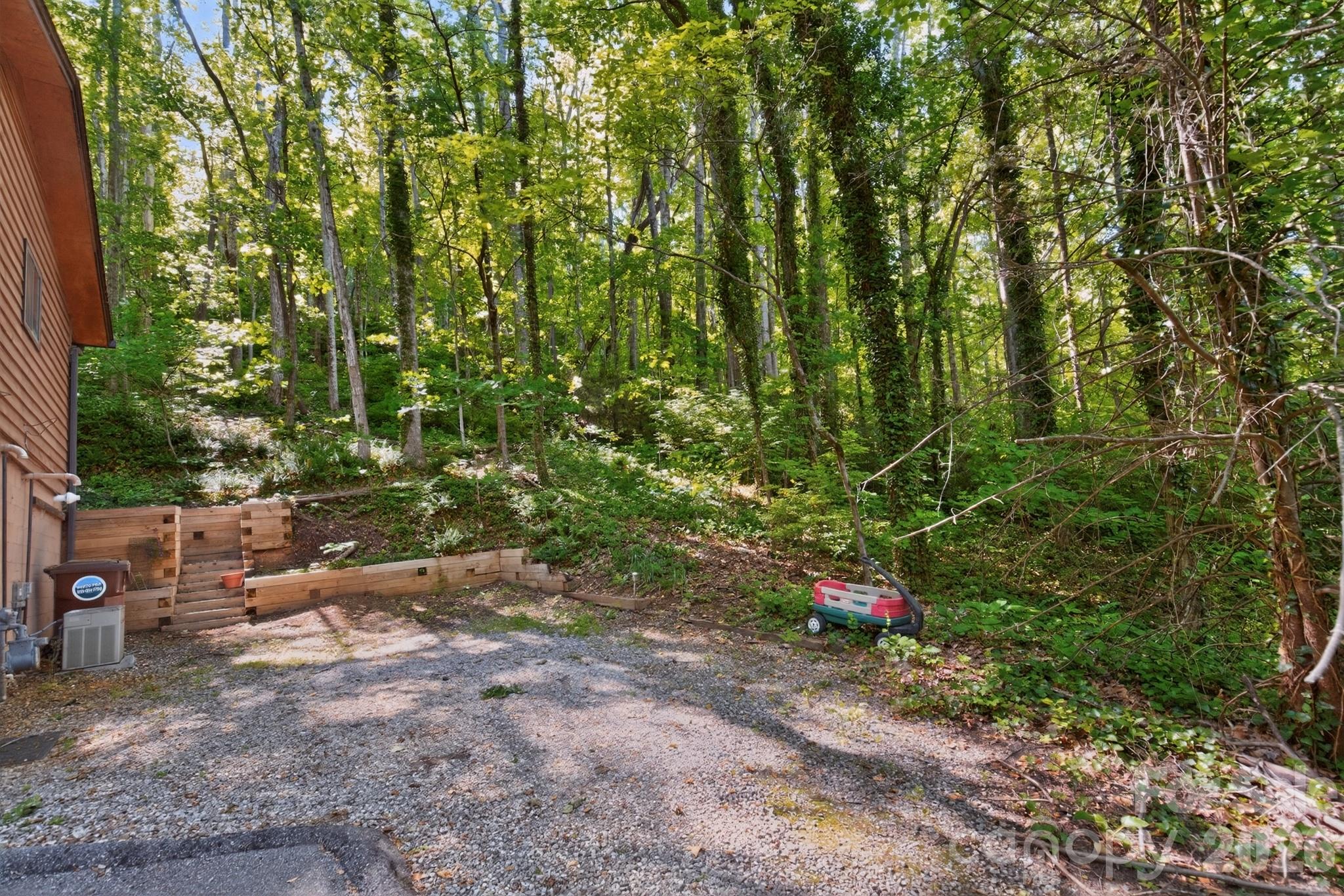 8 Shadywood Circle — Asheville