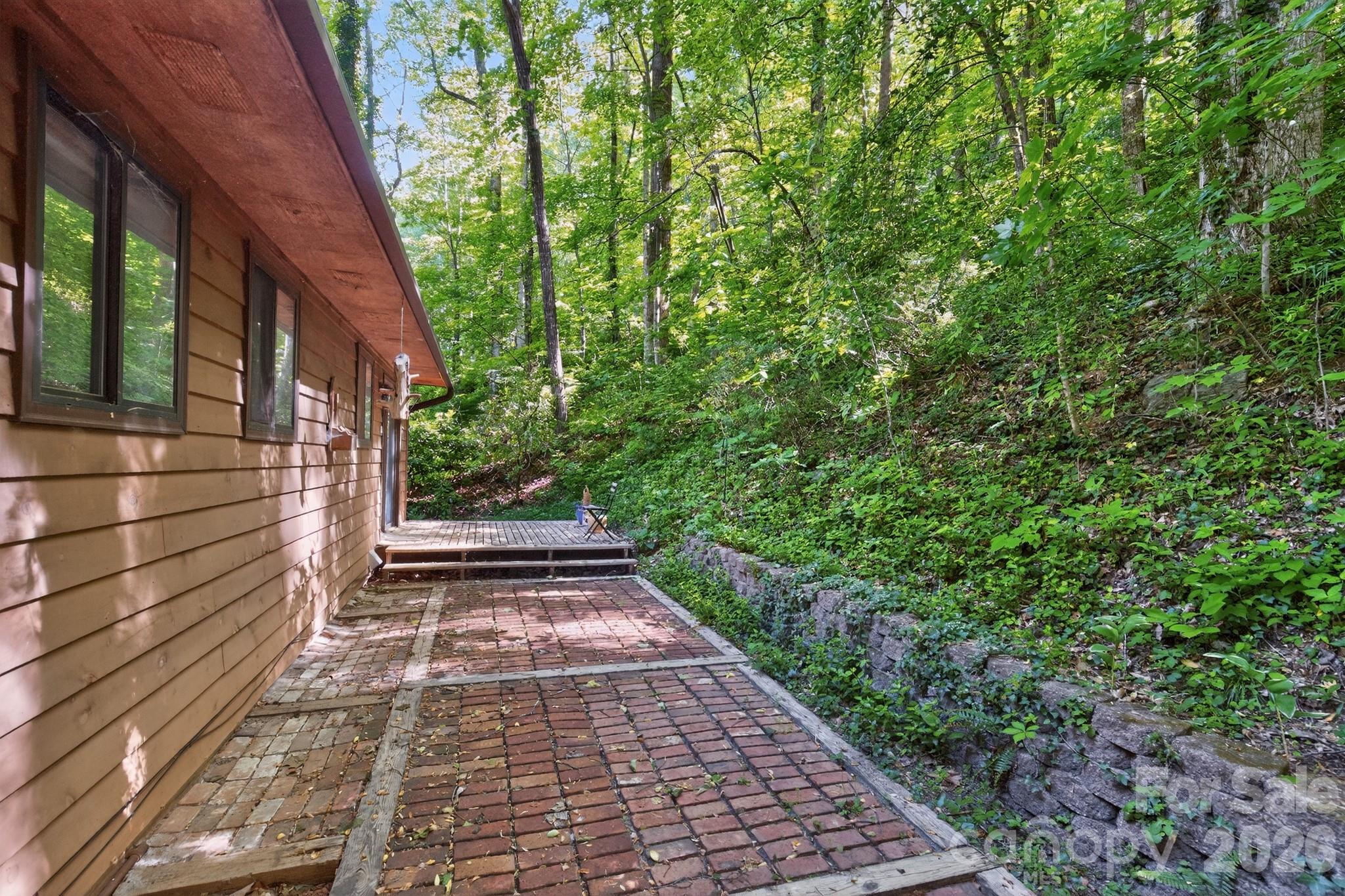 8 Shadywood Circle — Asheville