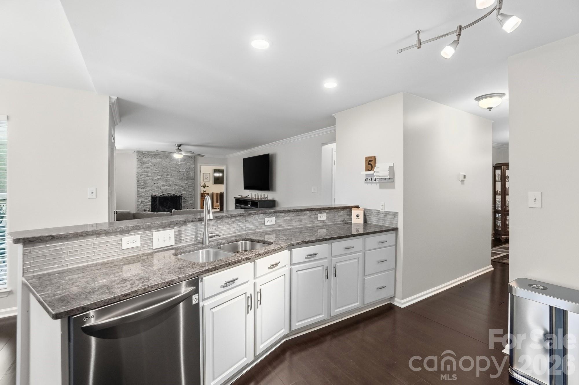6909 Kersfield Place — Mint Hill