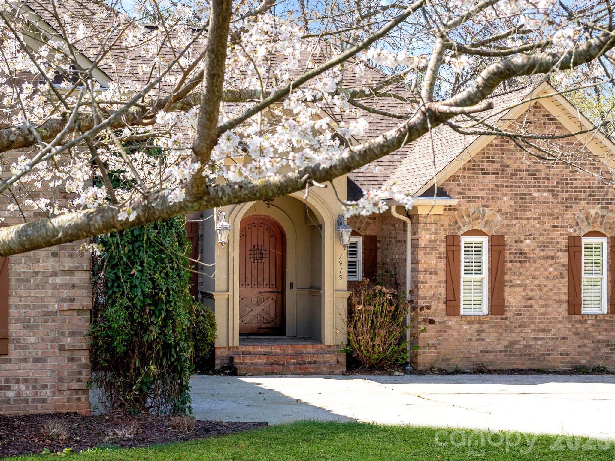 7919 Glen Abbey Circle — Stanley