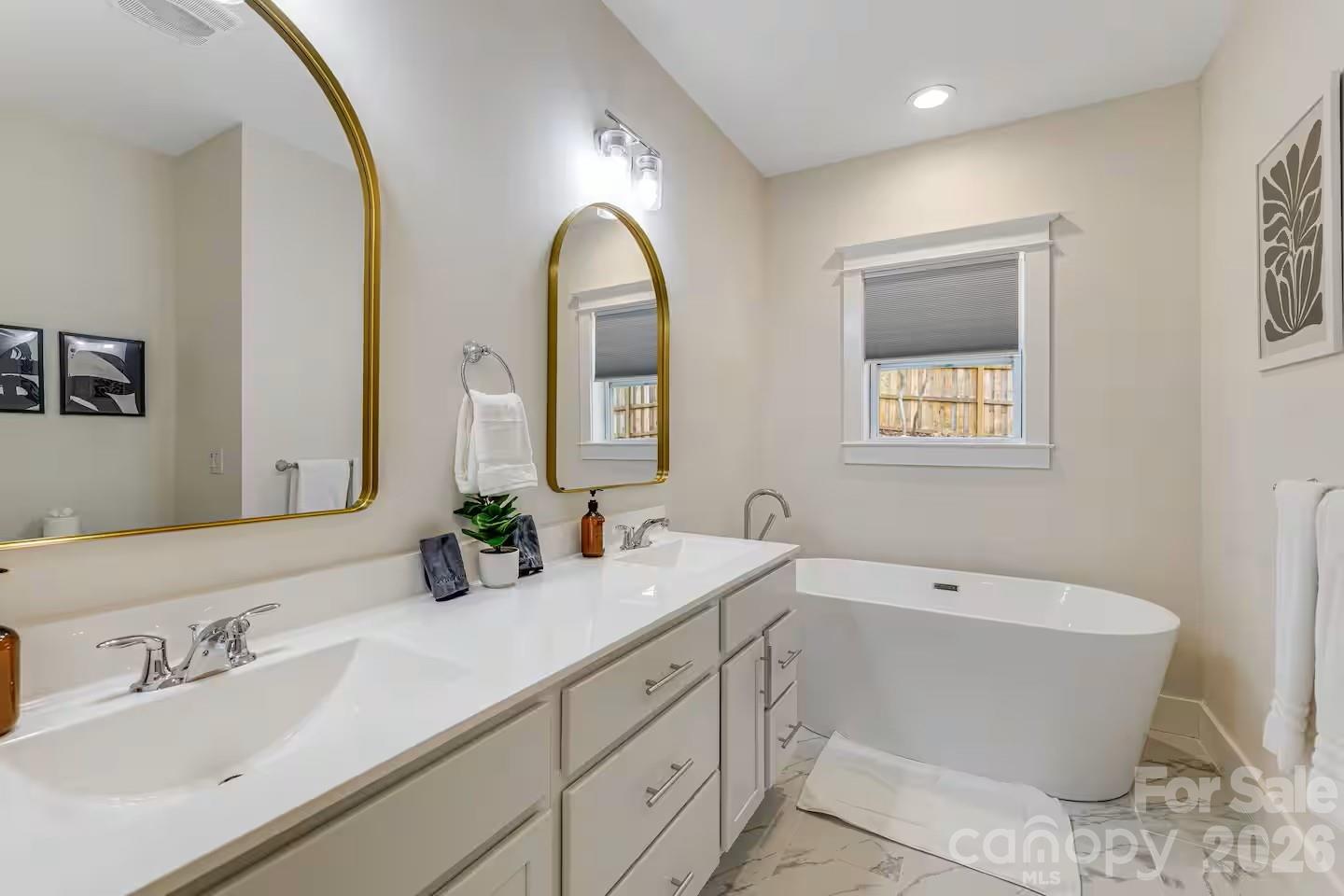170 Cascade Ridge Road — Fairview