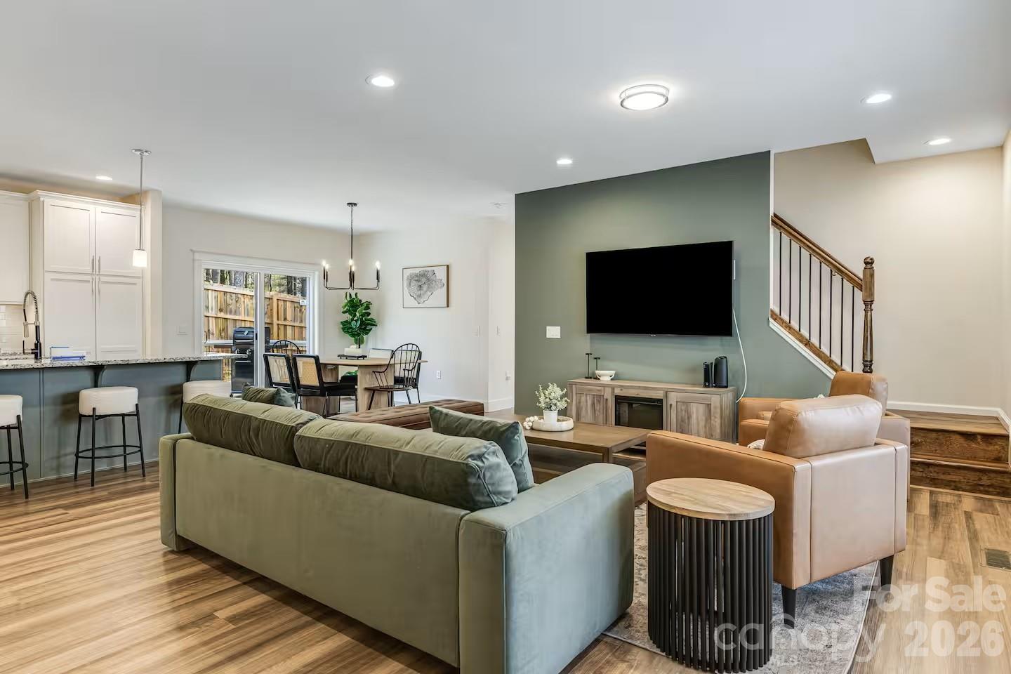 170 Cascade Ridge Road — Fairview