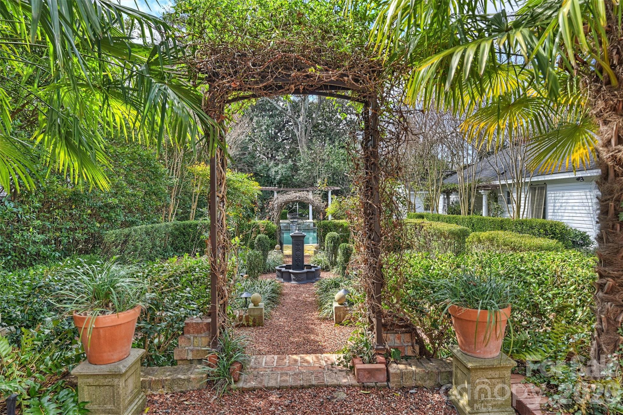 1136 Queens Road — Charlotte