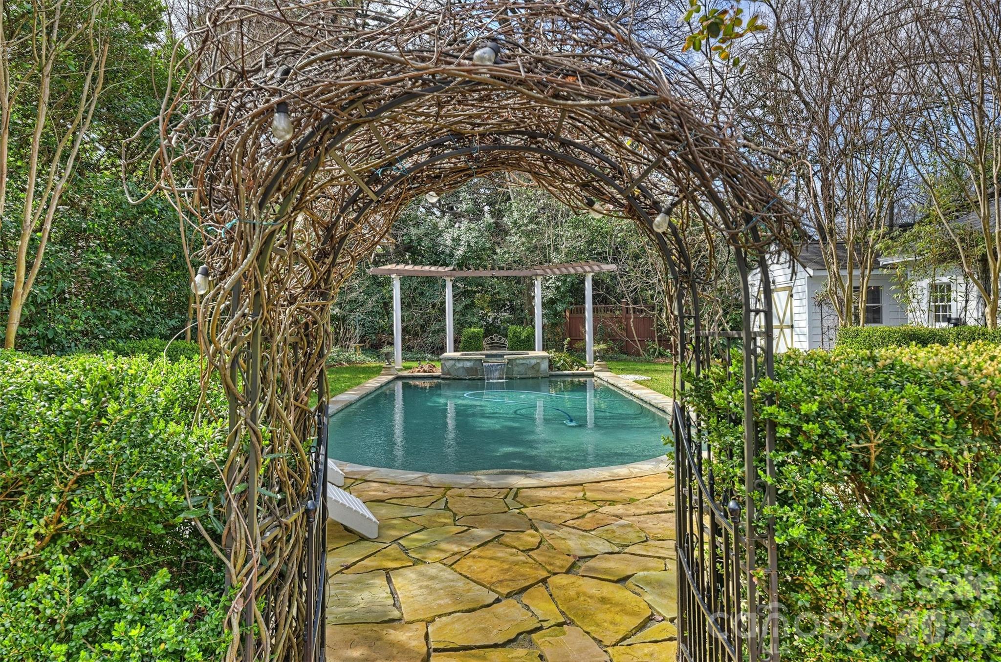 1136 Queens Road — Charlotte