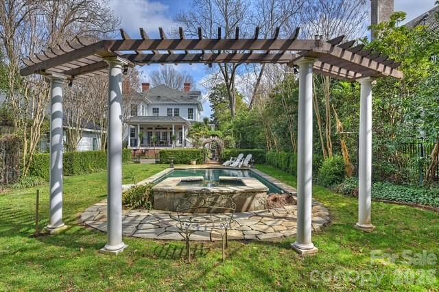 1136 Queens Road — Charlotte