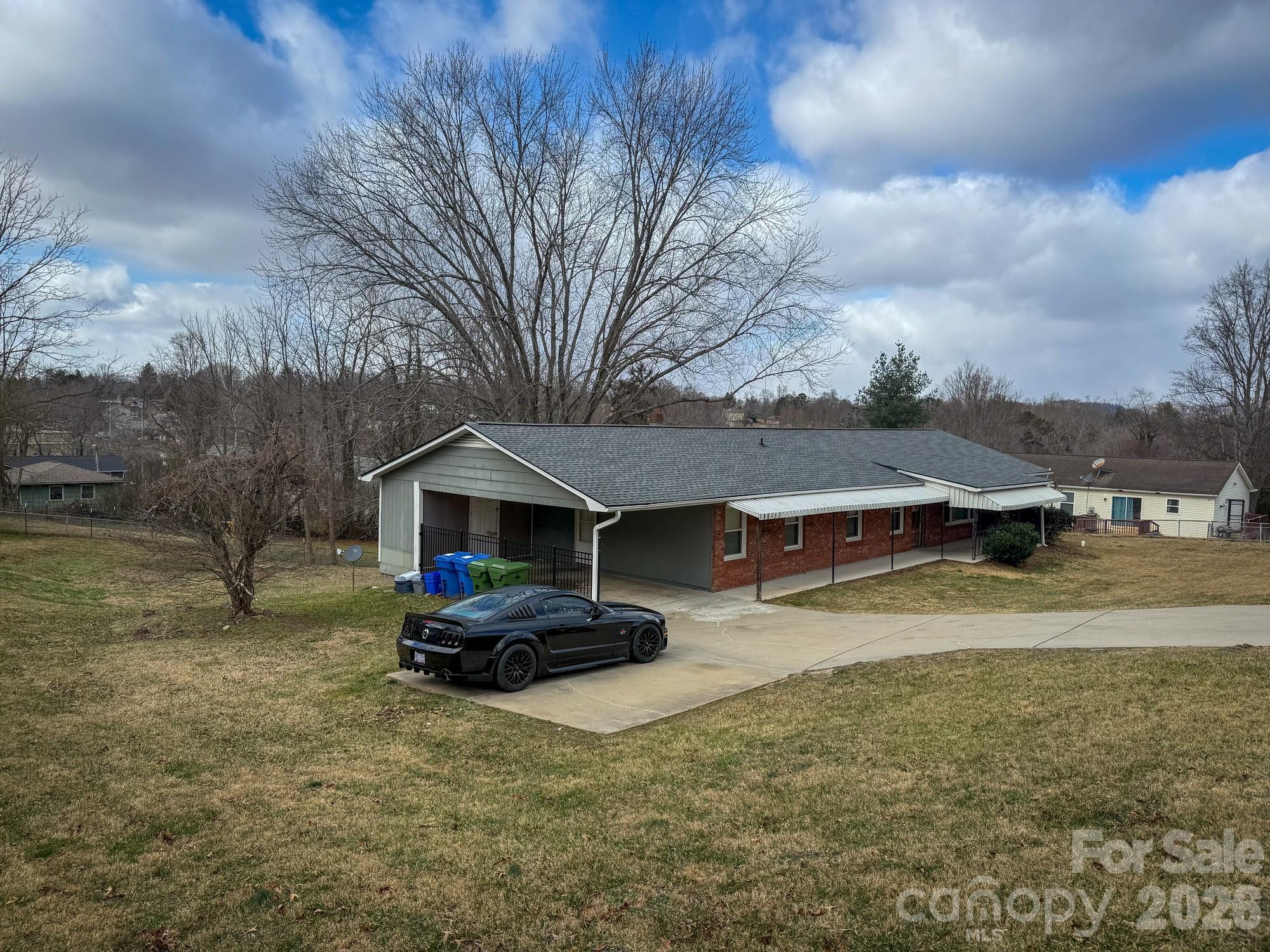 483 Caribou Road — Asheville