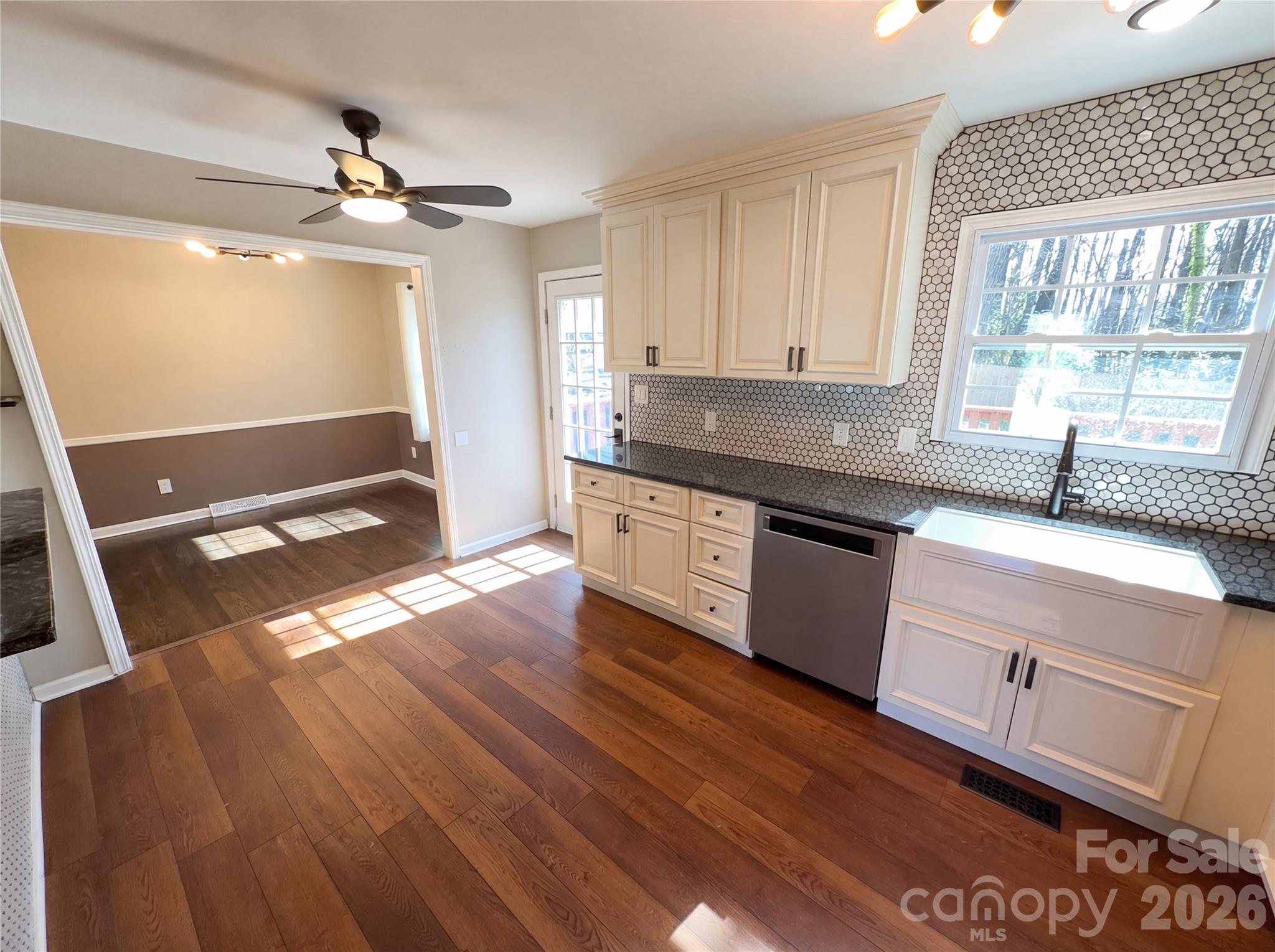 7700 Meadowdale Lane — Charlotte