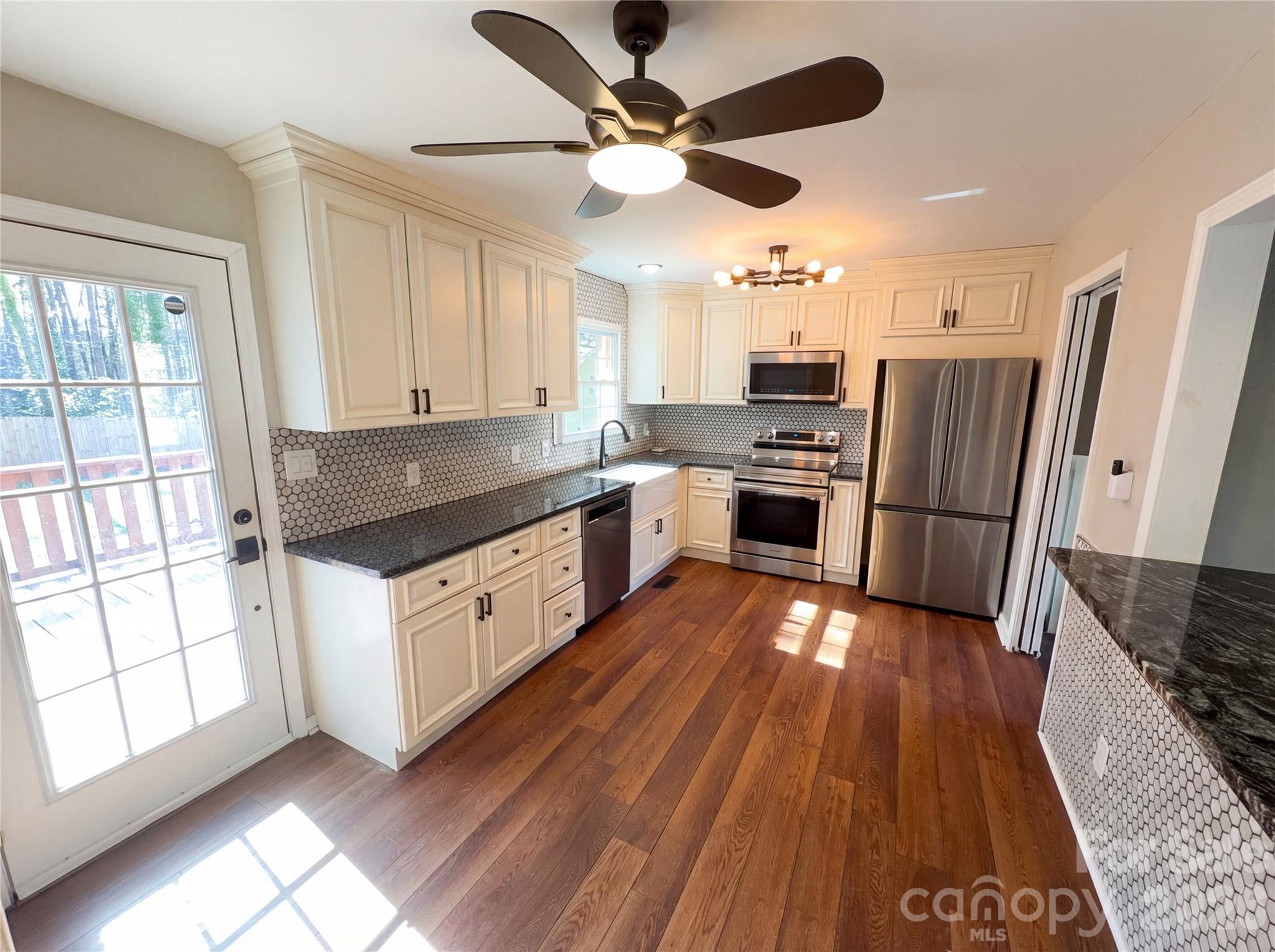 7700 Meadowdale Lane — Charlotte