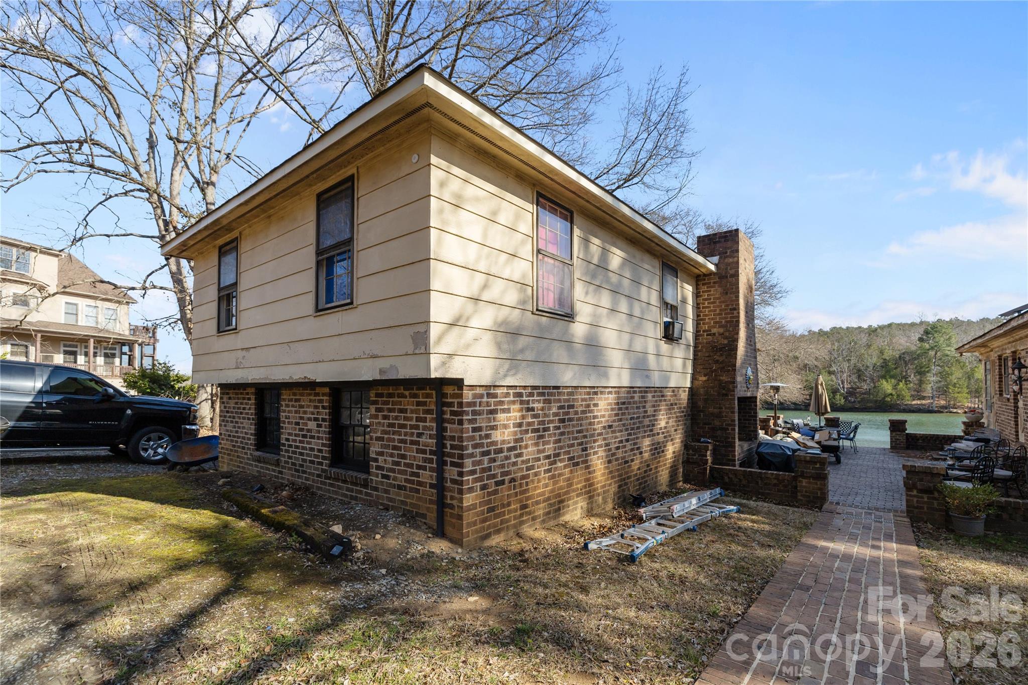 4251 Acacia Road — York
