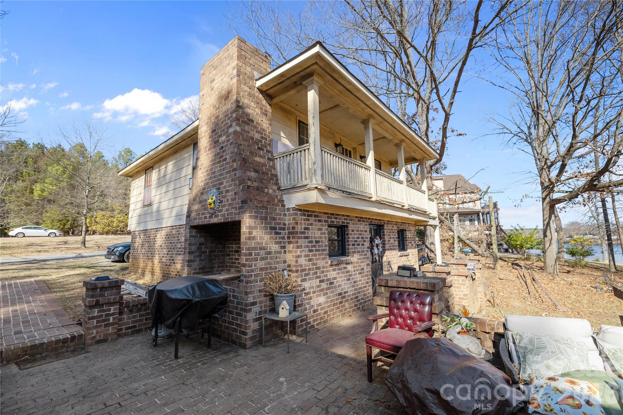 4251 Acacia Road — York