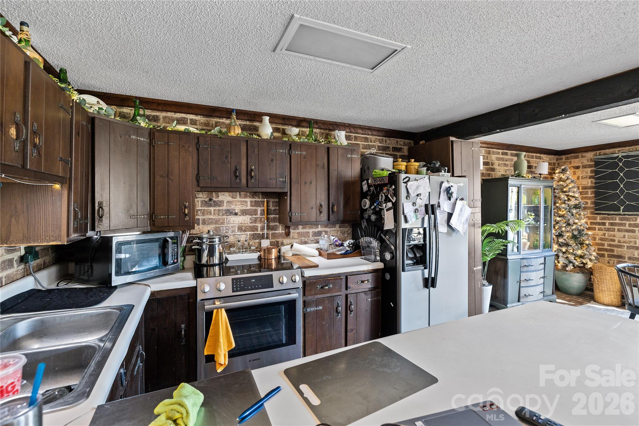 4251 Acacia Road — York