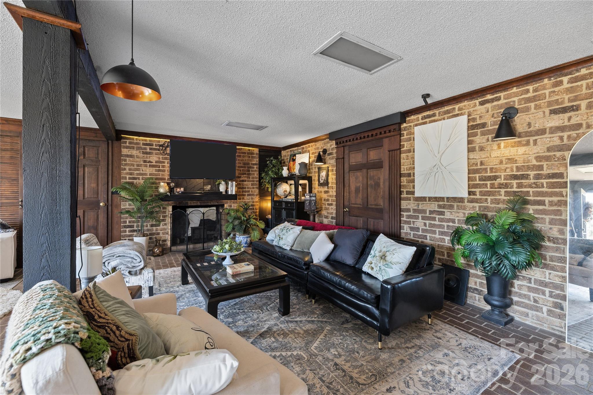 4251 Acacia Road — York