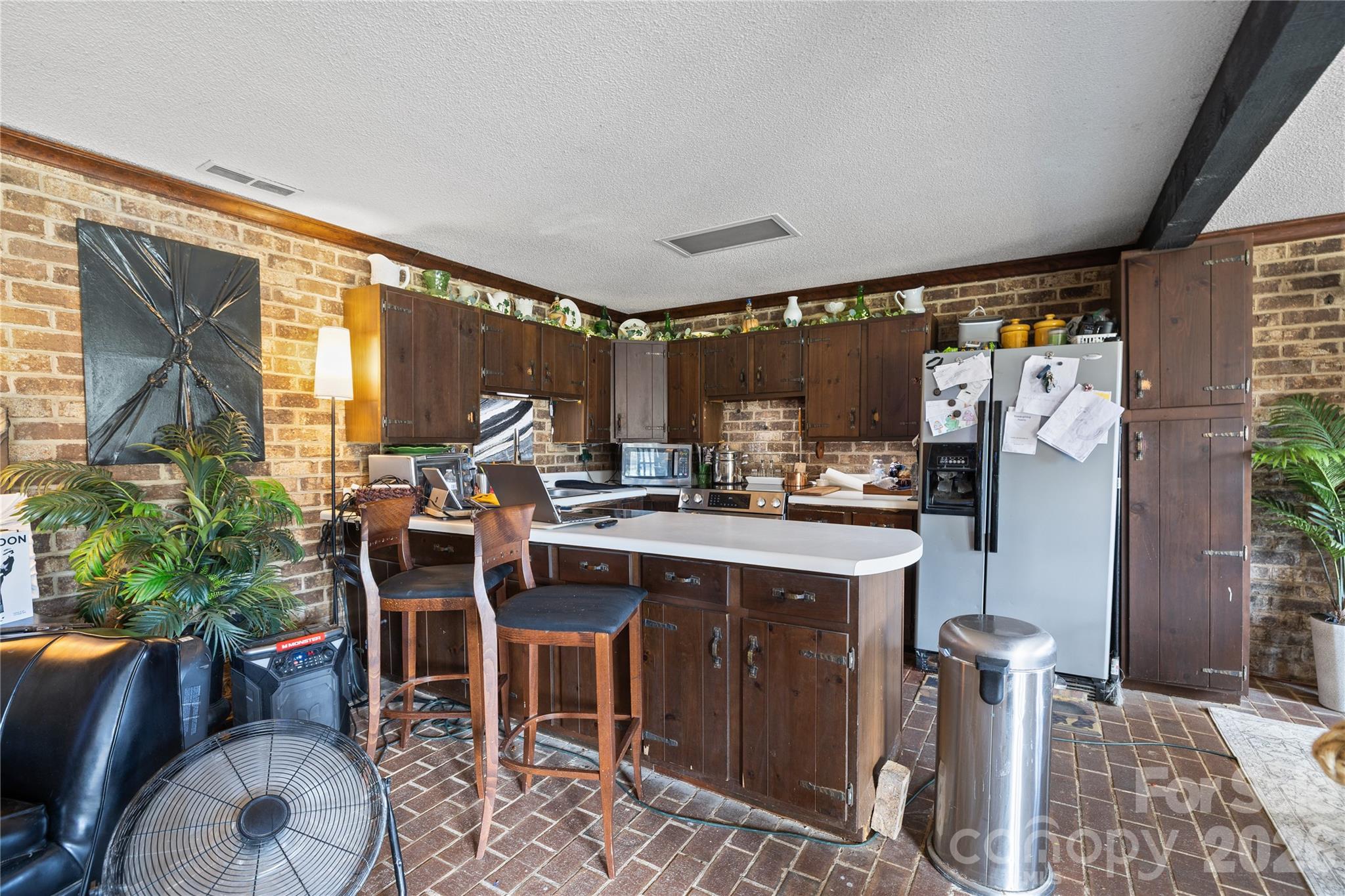 4251 Acacia Road — York