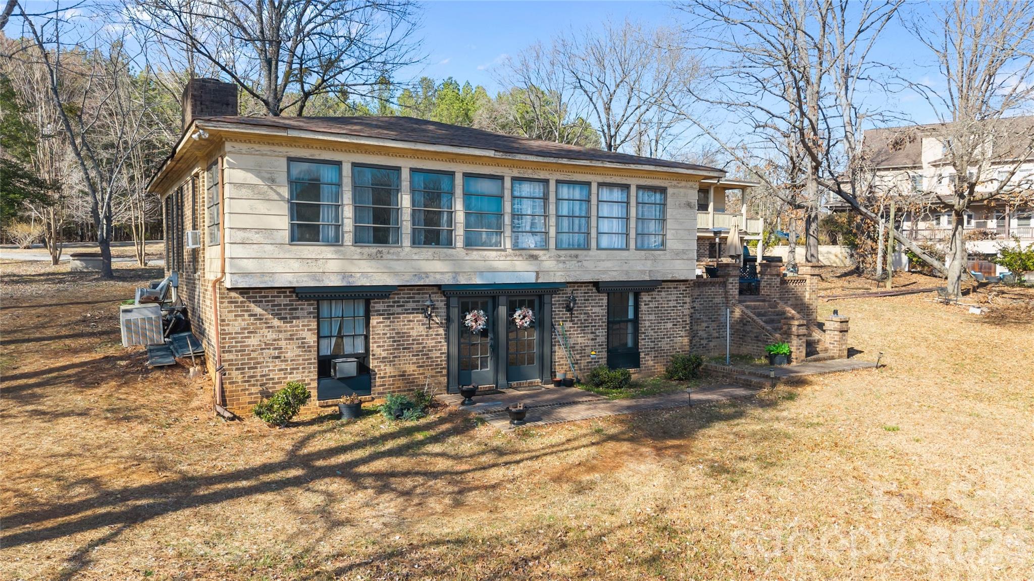 4251 Acacia Road — York