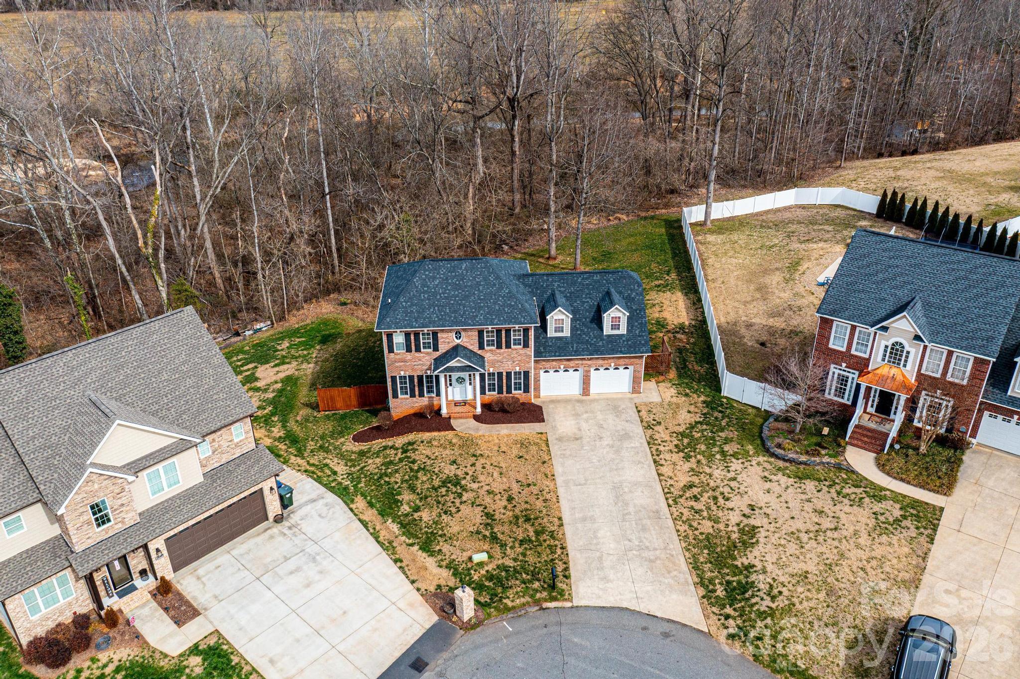 2640 Ironwood Drive — Hickory